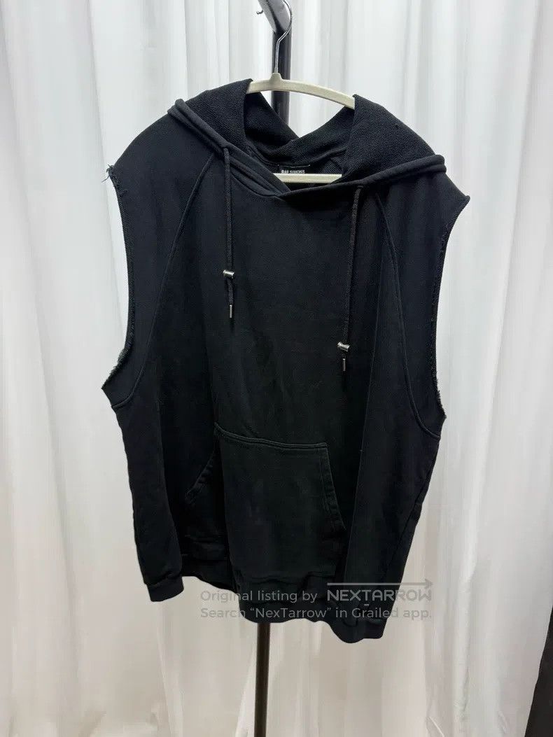 Raf Simons Raf Simons Portrait off-the-shoulder OS vest Size US M / EU 48-50 / 2 - 2 Thumbnail