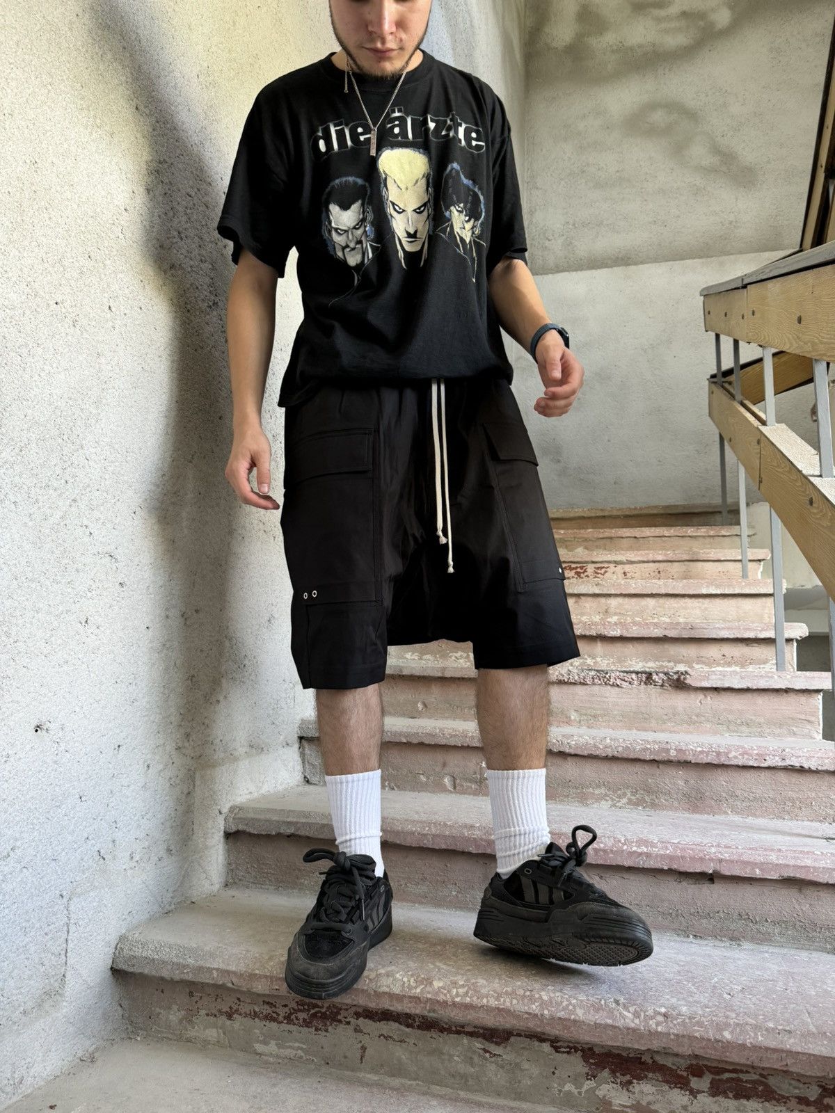Rick Owens RARE SIZE RICK OWENS CARGO SHORTS Size US 28 / EU 44 - 19 Thumbnail