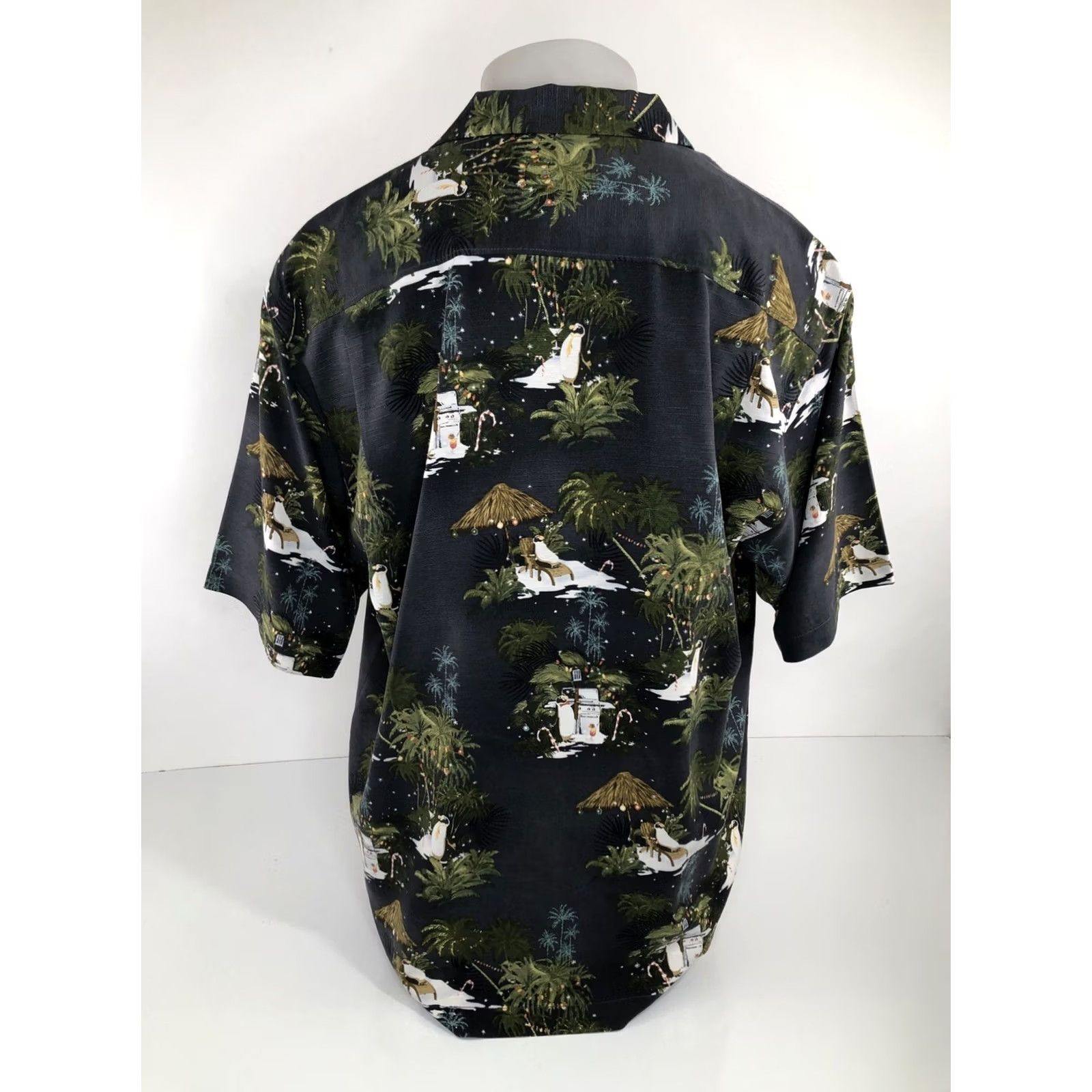 Tommy Bahama TOMMY BAHAMA Holiday Penguin Party Festive Christmas Shirt L Dark Gray Silk Button-Up Mens Large XS? Size US L / EU 52-54 / 3 - 5 Thumbnail