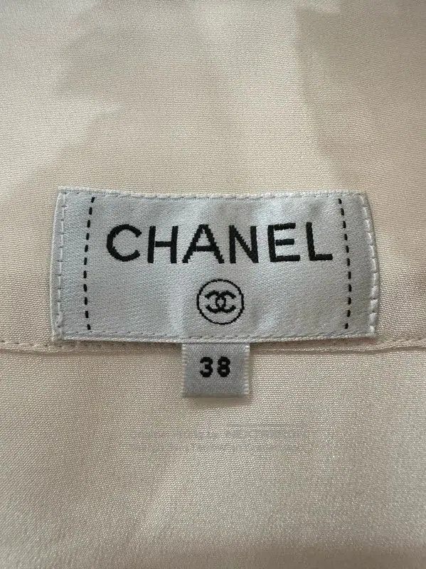 Chanel Chanel Cream Silk Blouse with Ruffled Collar . Size M / US 6-8 / IT 42-44 - 4 Thumbnail