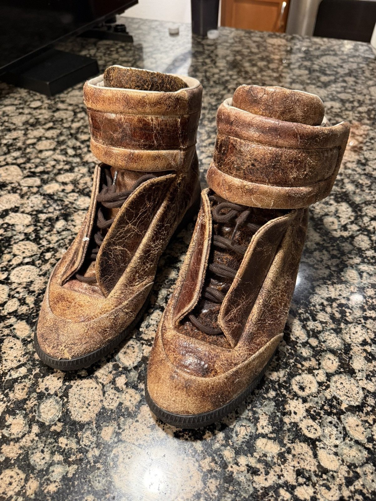 Maison Margiela Maison Margiela bordeaux leather Chelsea  display picture 3