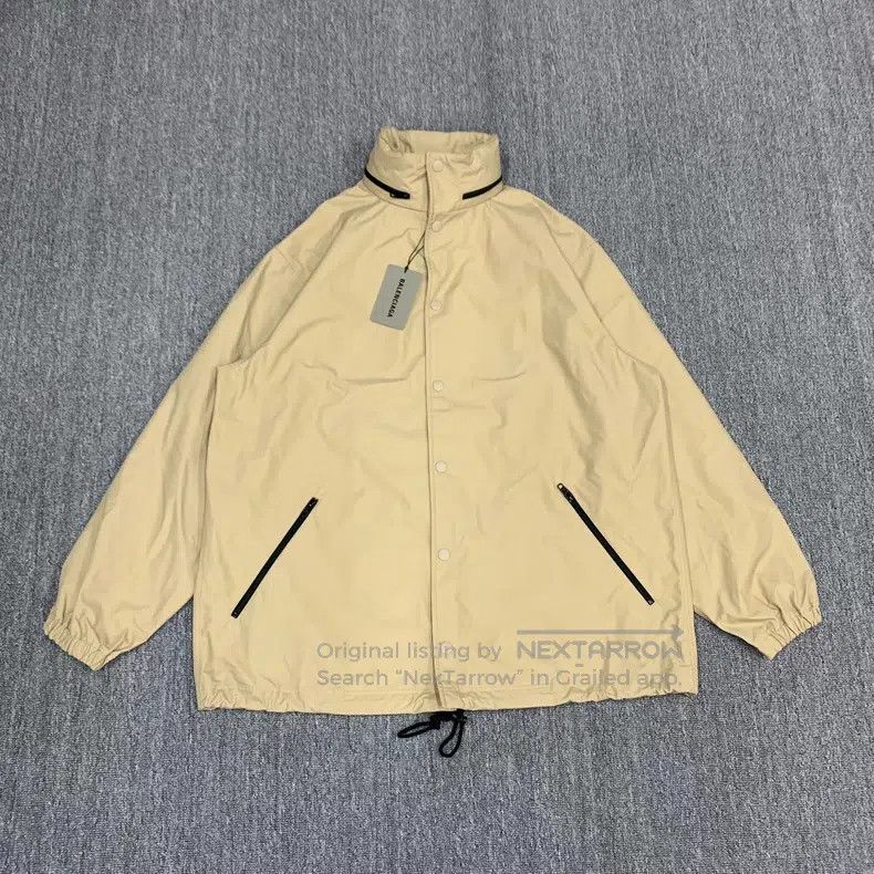 Balenciaga Balenciaga Beige Windbreaker Jacket with Large Back Logo Size XXS / US 00 / IT 34 - 1 Thumbnail