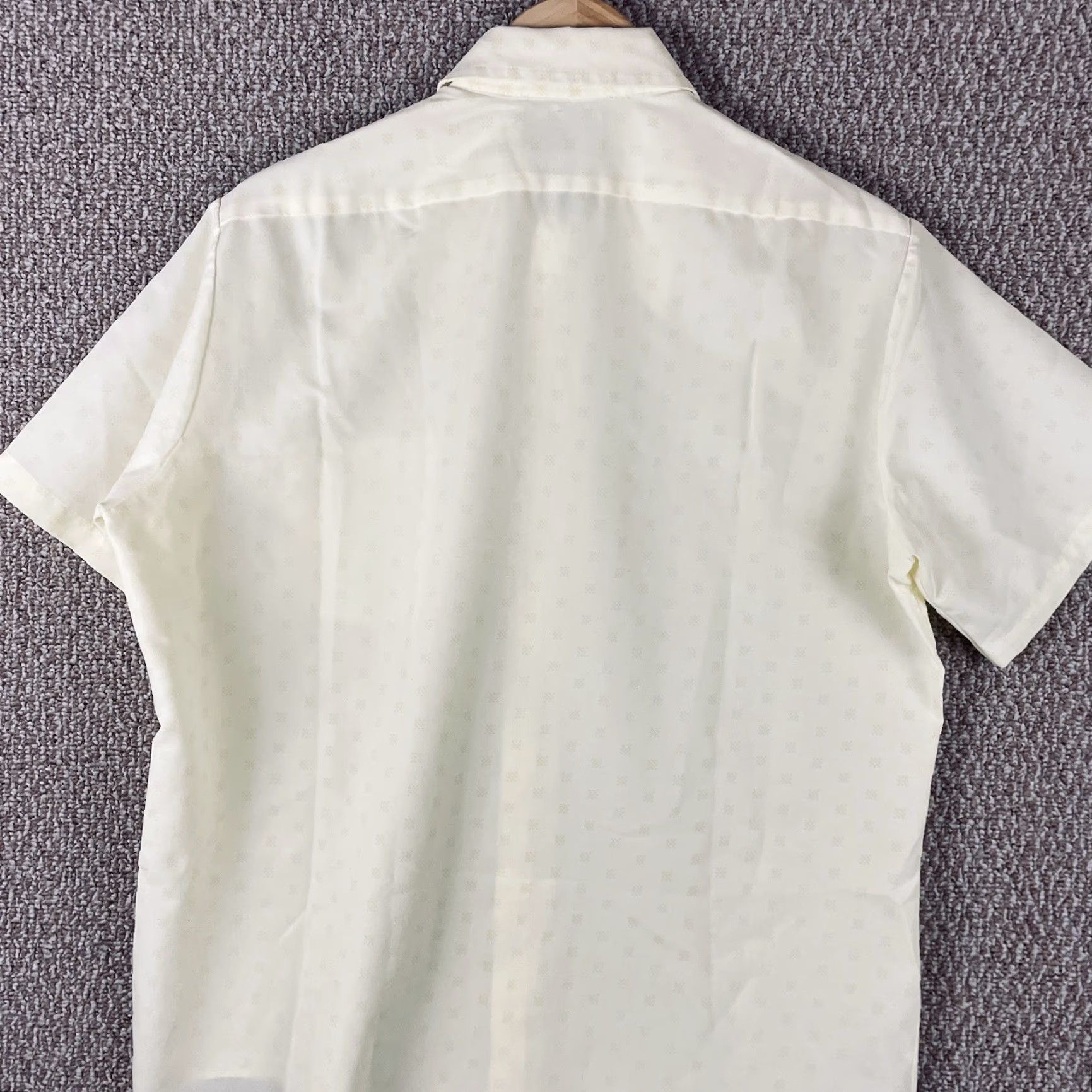 JCPenney VINTAGE Shirt Mens 18 70s Knit Dagger Rockabilly Club Disco Button Retro F253 Geometric Short Sleeve Collared Button-Up Size US XXL / EU 58 / 5 - 7 Thumbnail