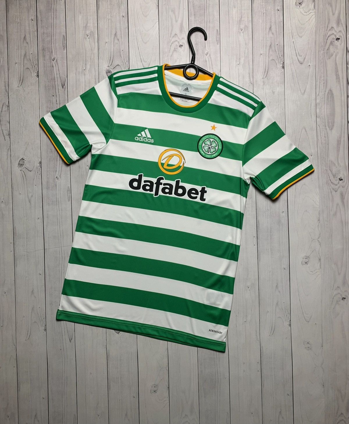 Adidas × Vintage Vintage adidas Celtic soccer jersey size S Size US S / EU 44-46 / 1 - 1 Thumbnail