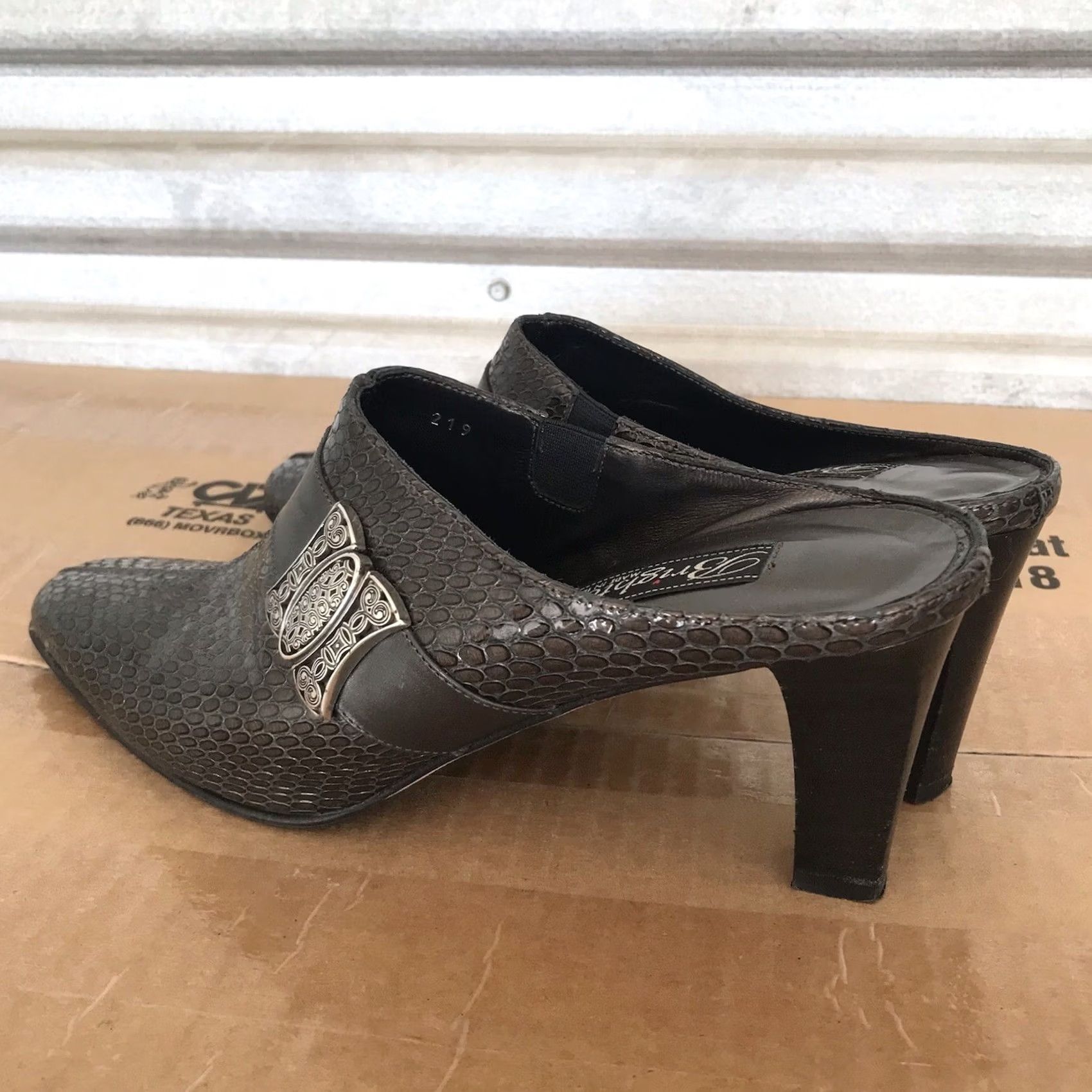 Brighton Brighton Rhyme Mules Slip-On Women Pewter Gray Faux Snakeskin Embossed Medallion 2.5" Heel 8.5 N Italy Size US 9 / IT 39 - 2 Thumbnail