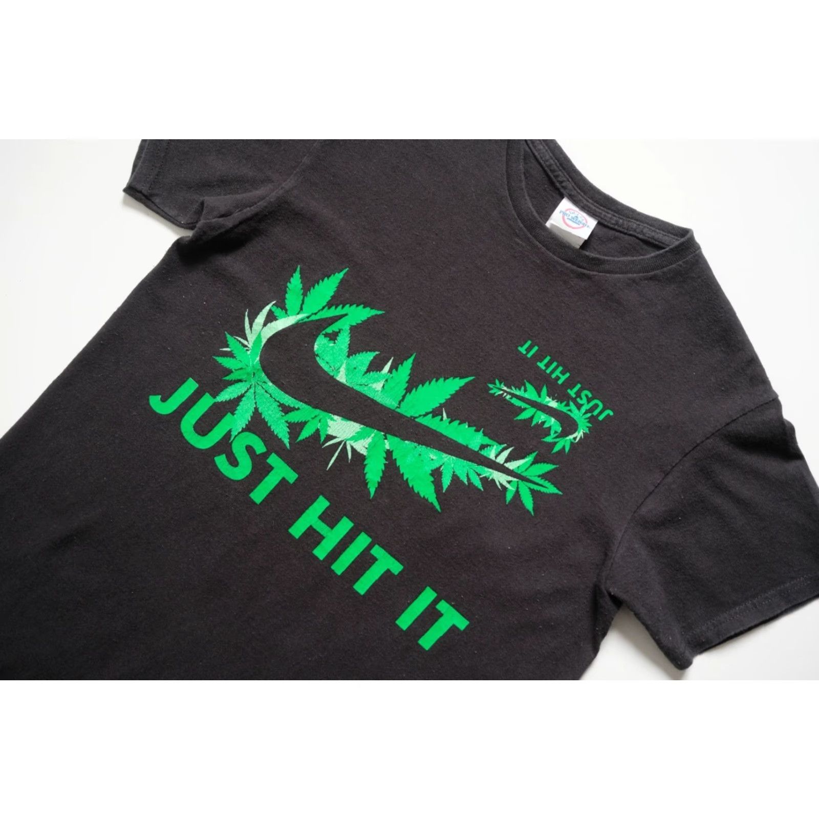 Delta VINTAGE Delta T-Shirt Mens Shirt Regular Black 16" PIT TO PIT 25" LENGTH SZ S Funny 90s Y2K Retro Comedy Marijuana Size US S / EU 44-46 / 1 - 5 Thumbnail