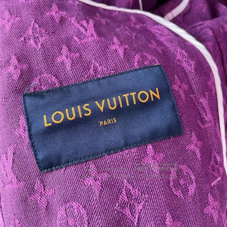 Louis Vuitton Louis Vuitton Full logo jacket Size US S / EU 44-46 / 1 - 5 Thumbnail
