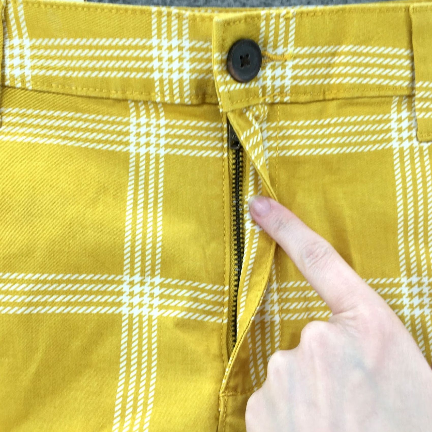 Vintage A New Day Shorts Womens 4 Yellow Chino Actual 30x3 Mid Rise Plaid Zip Fly Size 27" / US 4 / IT 40 - 3 Thumbnail