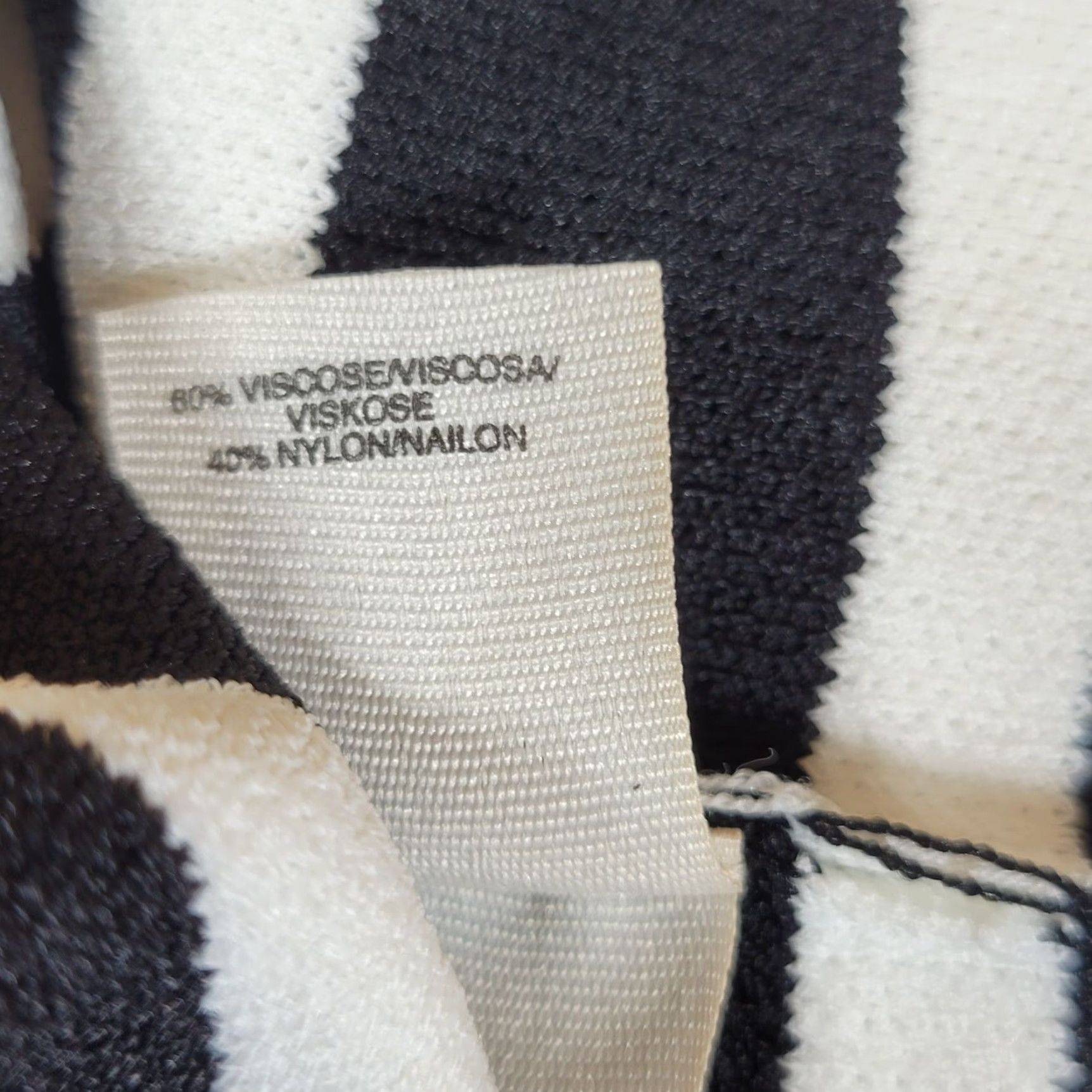 Vintage Rachel Roy Loves Knit Pencil Skirt Striped Black White Size M Womens Pencil Skirt Knit Striped 26.5 Knee Length M Womens Size 32" / US 10 / IT 46 - 5 Thumbnail
