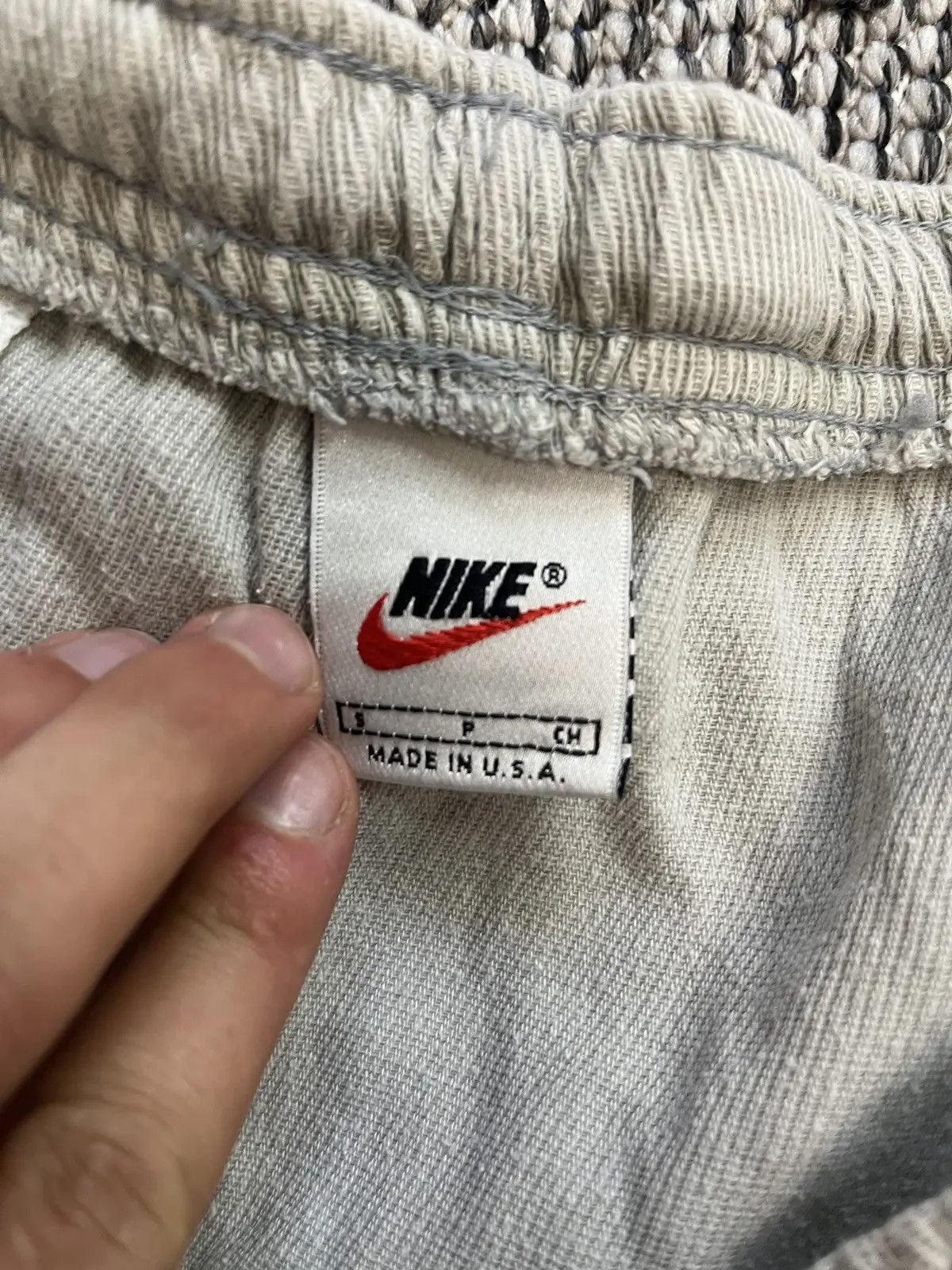 Nike Vintage Nike USA Grey Corduroy Shorts Swoosh Embroidered Size US 34 / EU 50 - 5 Thumbnail
