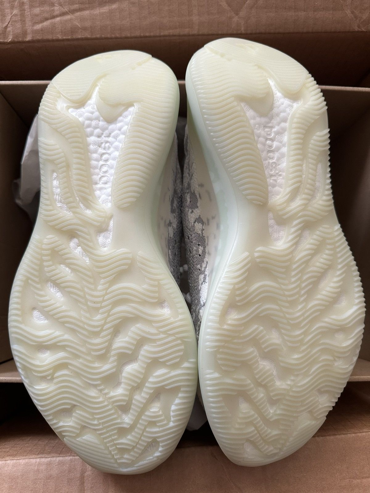 Adidas × Kanye West Yeezy Boost 380 Alien Size US 11 / EU 44 - 9 Thumbnail