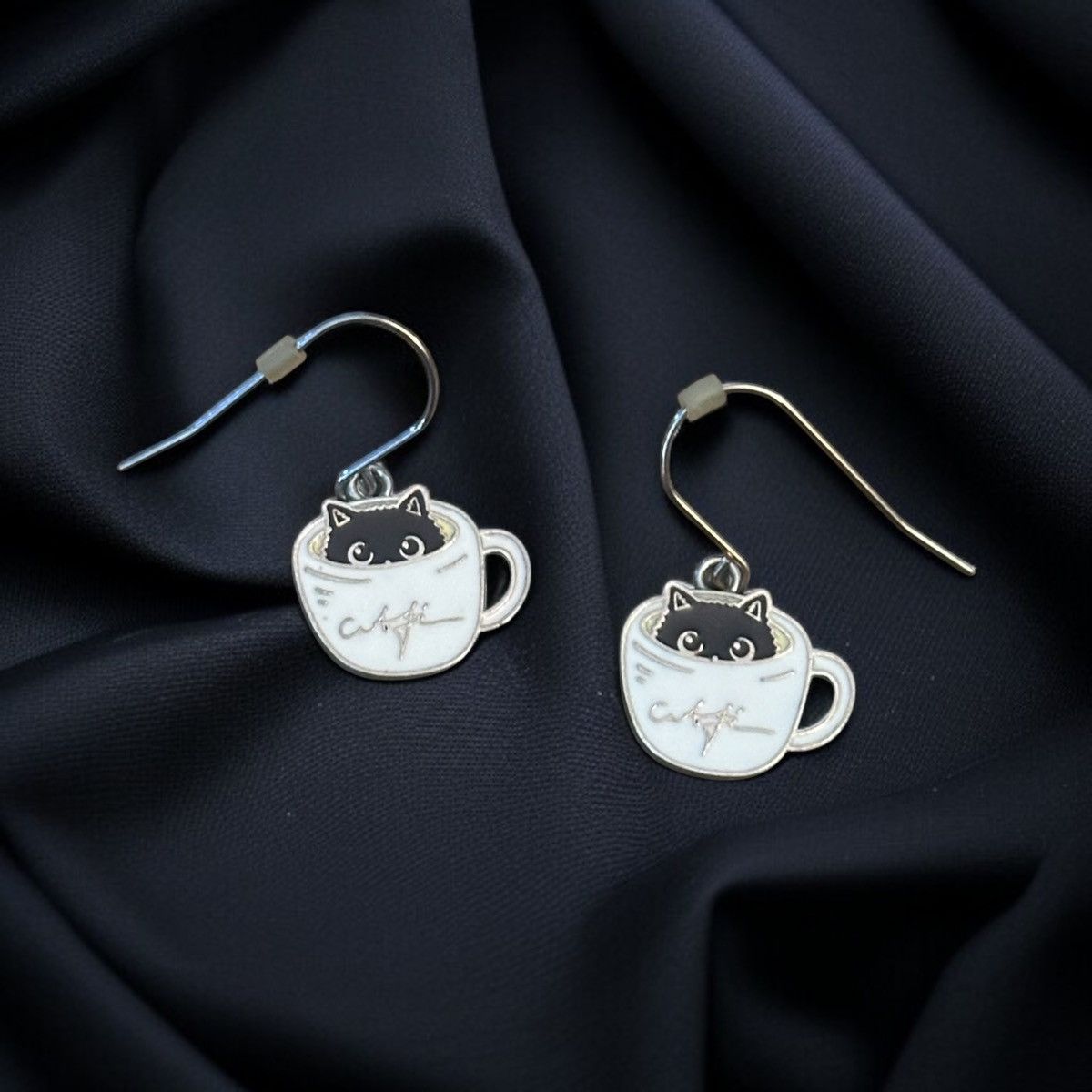 Other Black cat in coffee cup dangle earrings Size ONE SIZE - 1 Thumbnail