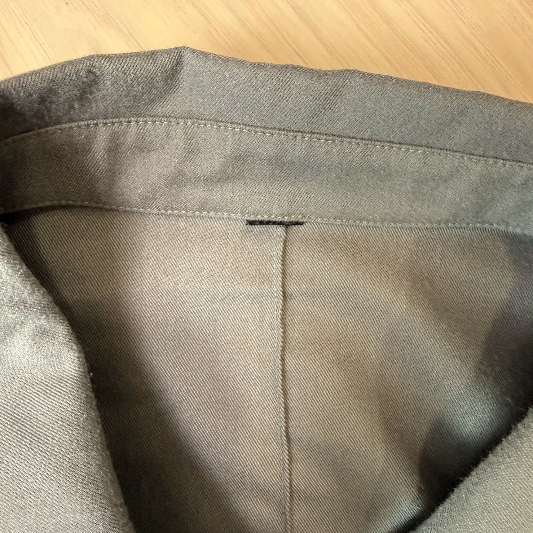 Lululemon Lululemon Utility Shirt L Dark Gray Long Sleeve Shirt Mens Casual Workwear Button-Down Collared Button-Up Pockets Solid Gray Vintage: No Size US L / EU 52-54 / 3 - 7 Thumbnail
