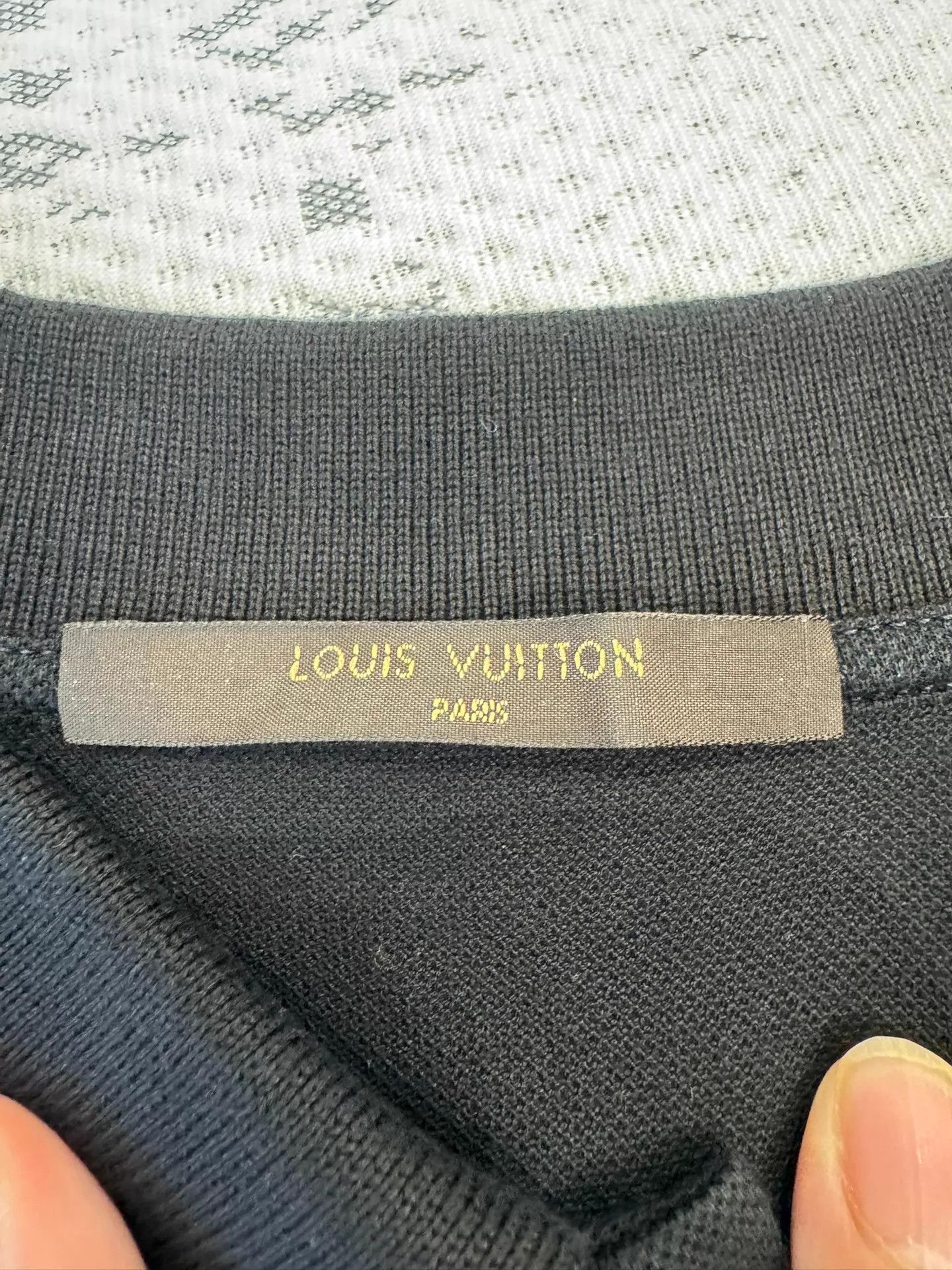 Louis Vuitton LOUIS VUITTON Solid Black Short Sleeve Polo Shirt S Size US S / EU 44-46 / 1 - 8 Thumbnail
