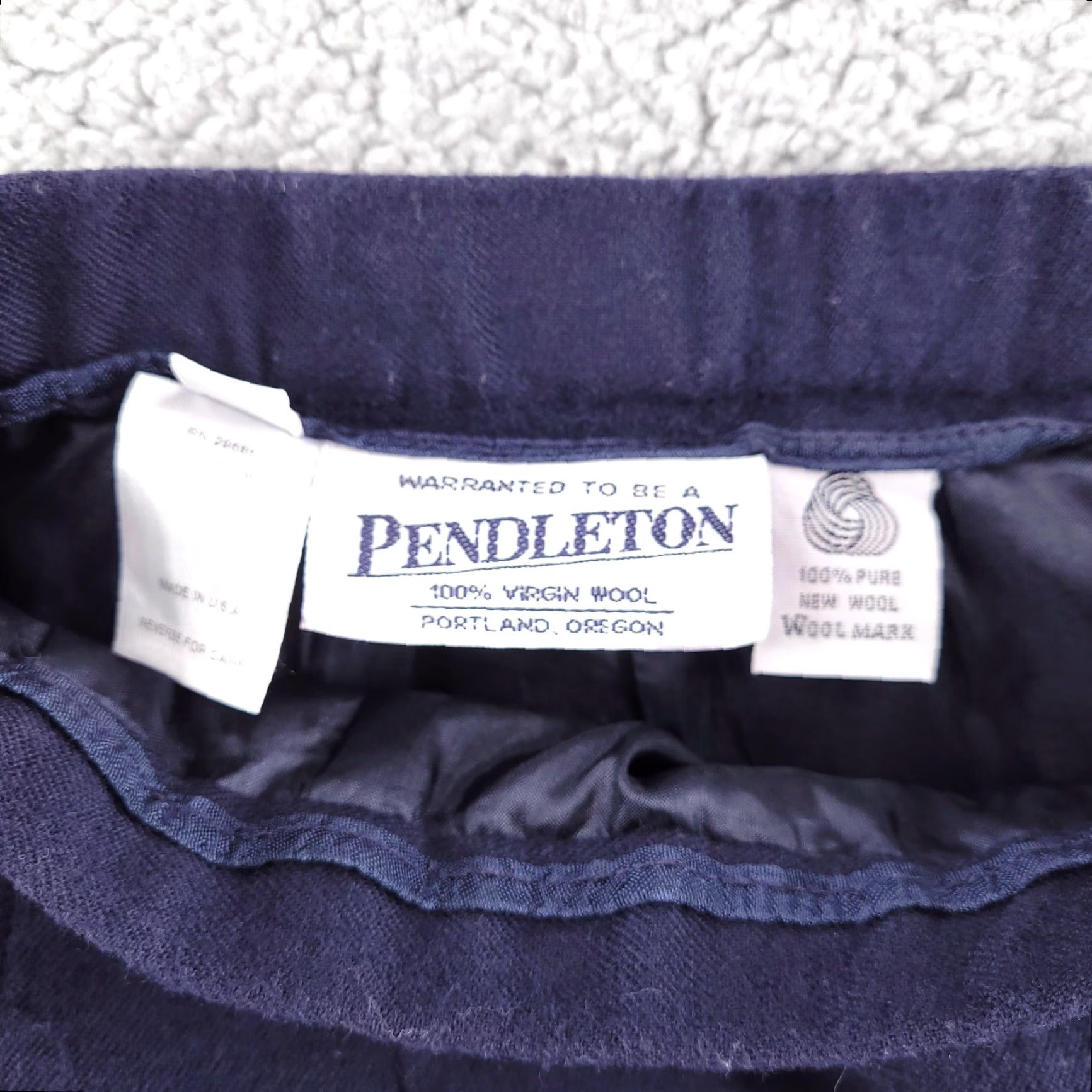 Pendleton Pendleton Navy Blue Wool Pencil Skirt Women's Large Knee Length USA Made Pencil Skirt Womens Wool Pendleton Navy Blue 90s USA Theme Size 36" / US 14 / IT 50 - 2 Thumbnail