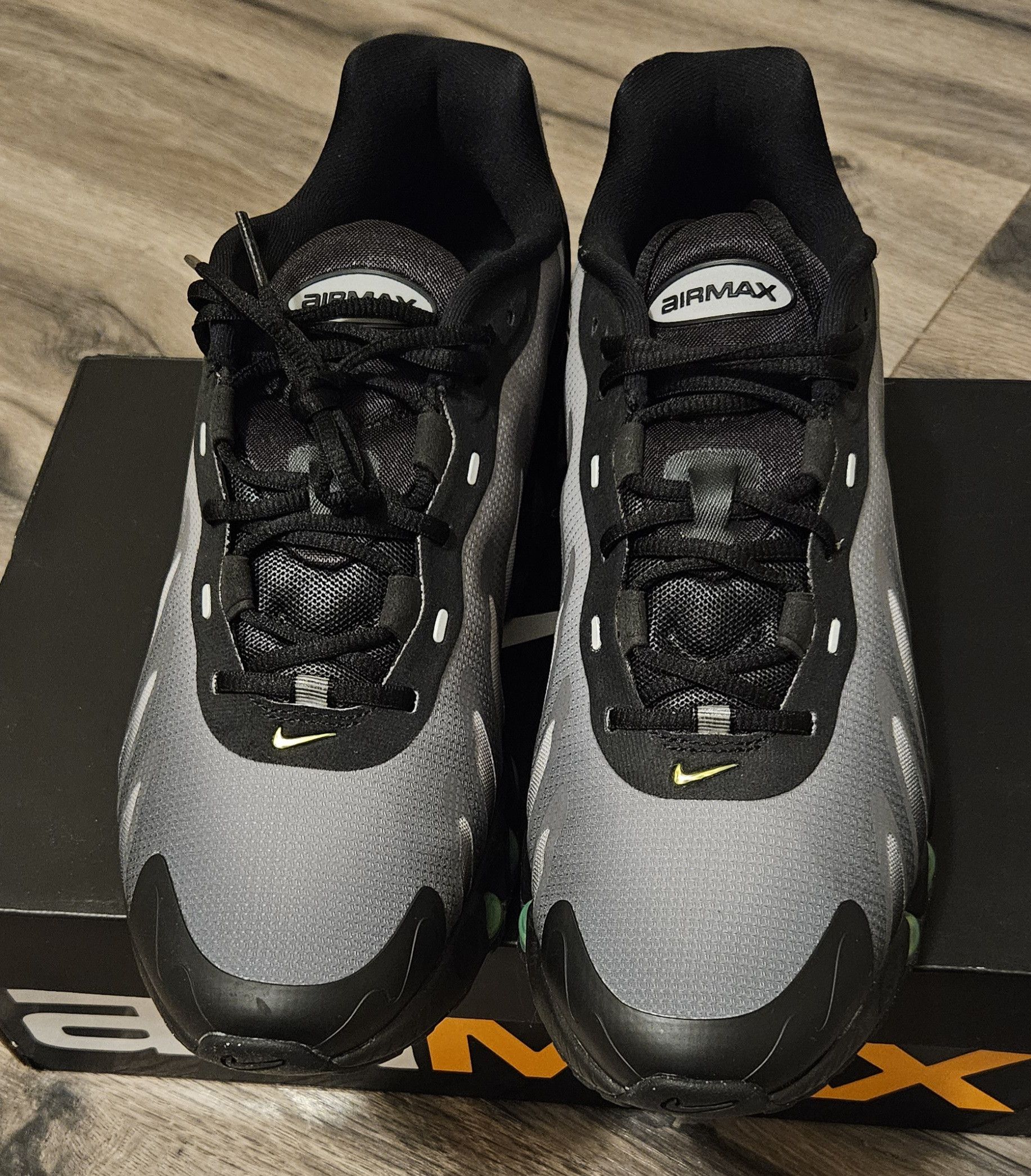 Nike Nike Men's Air Max Dn8 Sneakers Black/Green Strike Size 10.5 Size US 10.5 / EU 43-44 - 2 Thumbnail