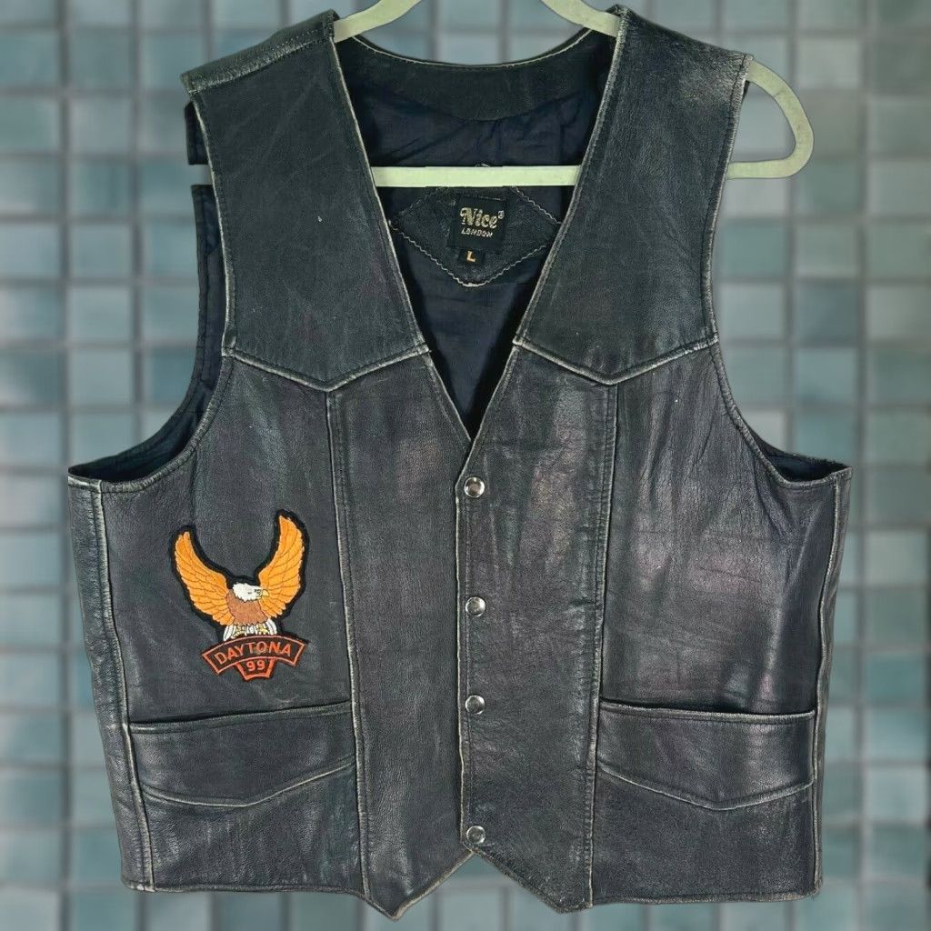 Vintage VINTAGE Nice London Leather Vest Shirt Mens L Sleeveless V Neck Daytona 99 Black 46in Chest 23in Length 90s Biker Casual N/A Size US L / EU 52-54 / 3 - 1 Thumbnail