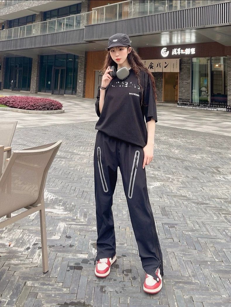 Balenciaga Balenciaga Black blurred graffiti monogram logo short slee Size US S / EU 44-46 / 1 - 7 Thumbnail