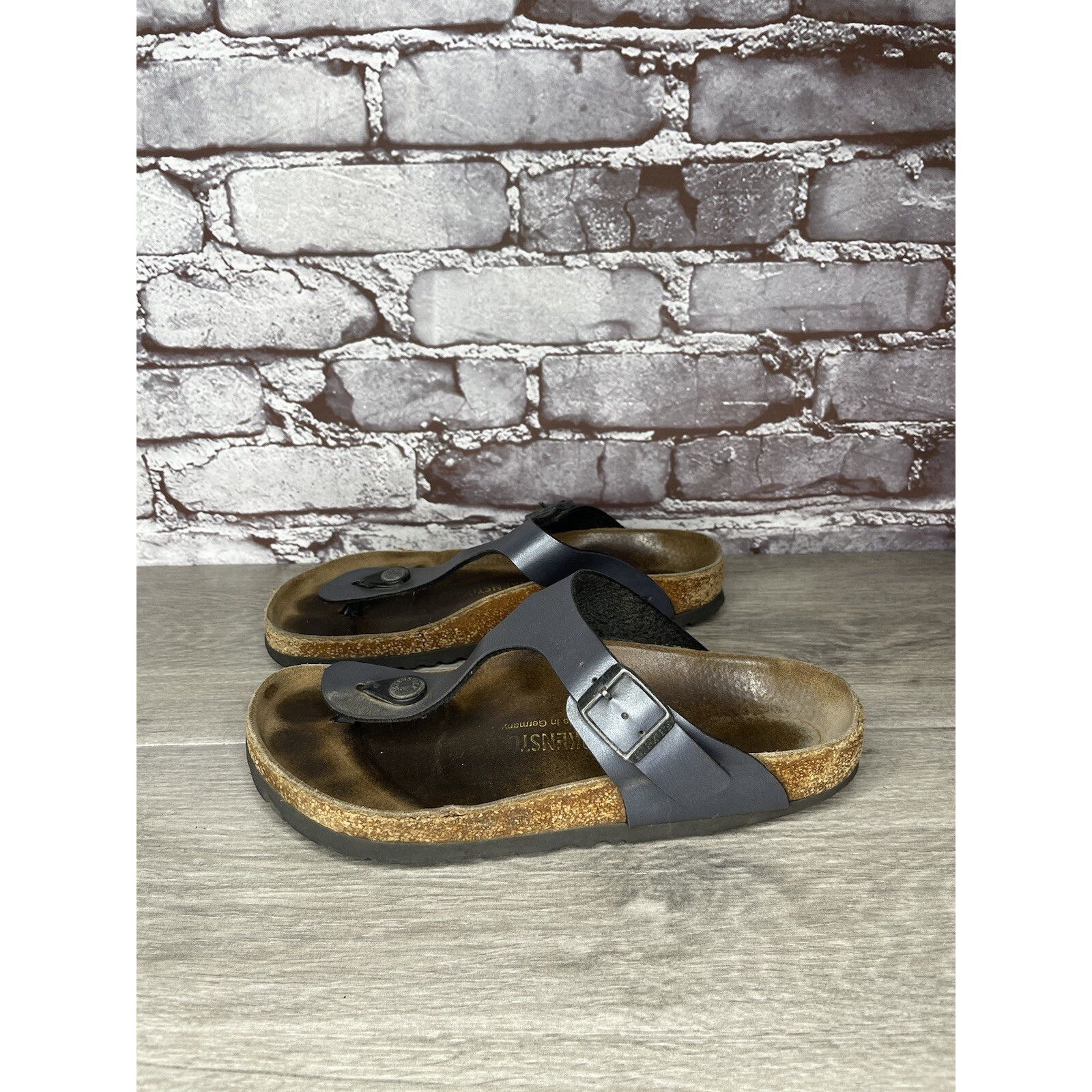 Birkenstock Birkenstock Gizeh Metallic Blue Leather Strap Sandals Women Size US 6 / IT 36 - 7 Thumbnail