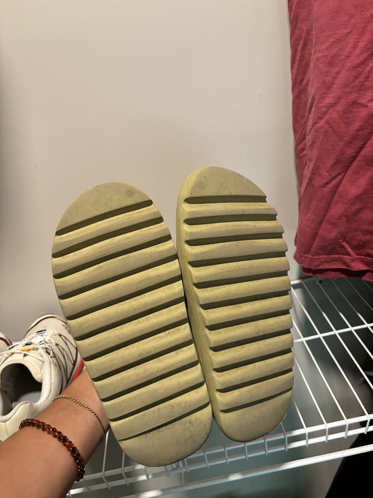 Yeezy Yeezy Slide Resin 2021 Size US 10 / EU 43 - 3 Thumbnail