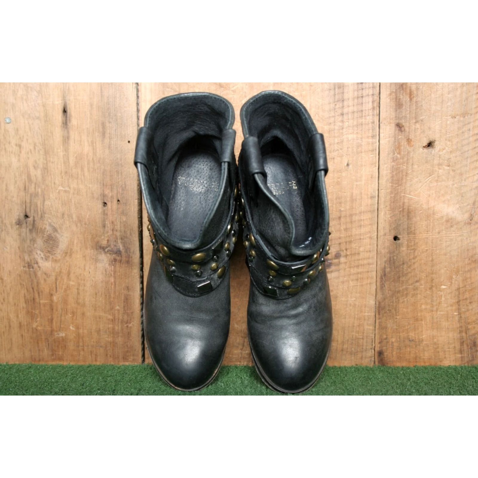 Vintage CORRAL Boots Western Ankle Boots Women Sz. 6.5 M Black Leather Studded Strap Cowboy Boot Shoe Shaft: Ankle Size US 7 / IT 37 - 4 Thumbnail