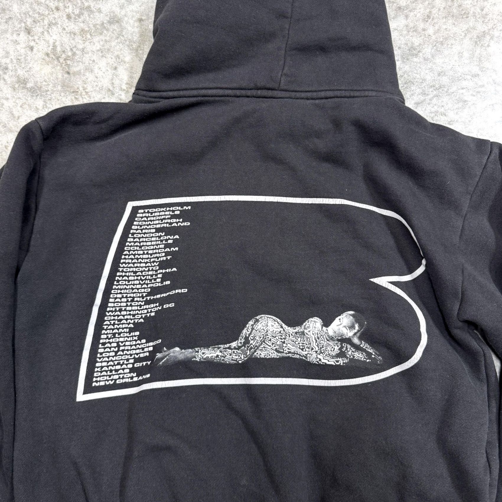 Vintage Renaissance World Tour 2023 Hoodie Mens Small Black Graphic Fleece Pullover Size US S / EU 44-46 / 1 - 6 Thumbnail