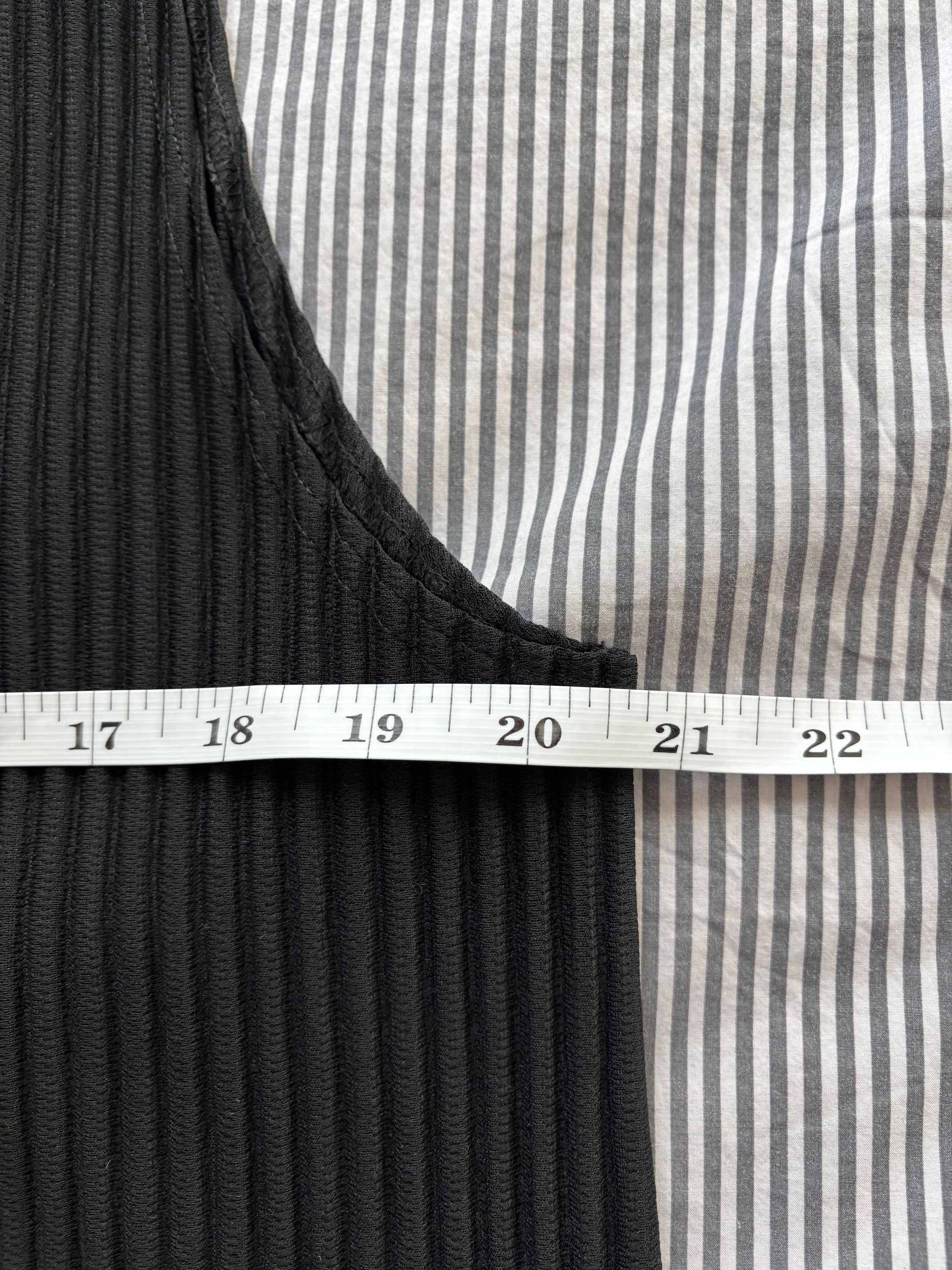 Homme Plisse Issey Miyake Homme Plisse Issey Miyake Black and Navy Tank Tops in size 3 Size US M / EU 48-50 / 2 - 6 Thumbnail
