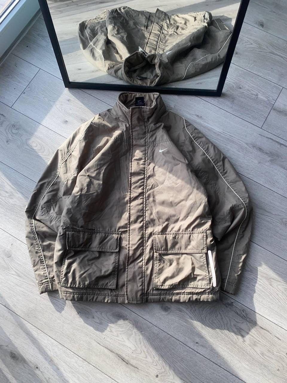 Nike Vintage Nike Swoosh Sand Puffer Jacket Y2K L Size US L / EU 52-54 / 3 - 3 Thumbnail