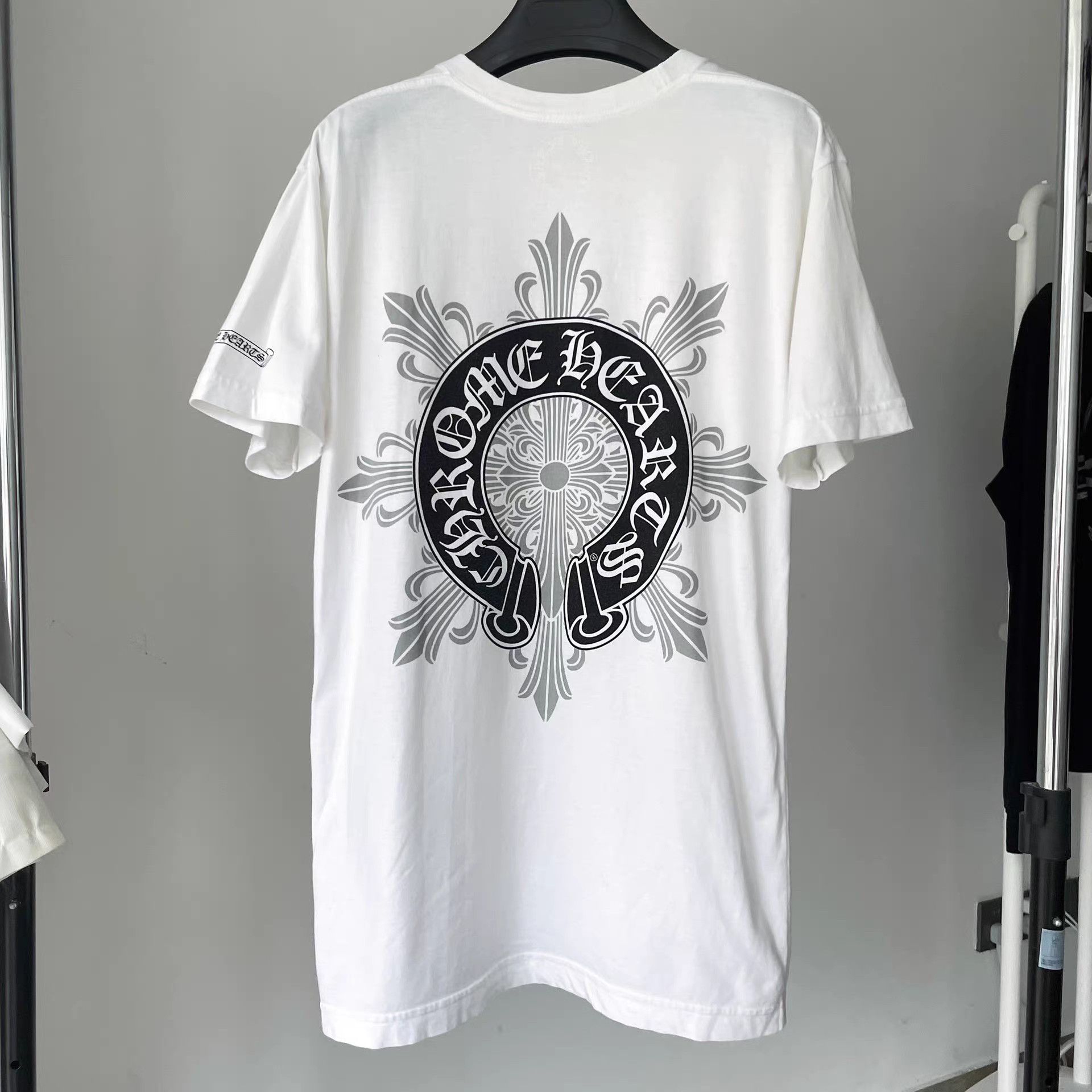 Chrome Hearts Chrome Hearts CH White Horseshoe Cross Dagger Vine T-Shirt Size US M / EU 48-50 / 2 - 2 Thumbnail