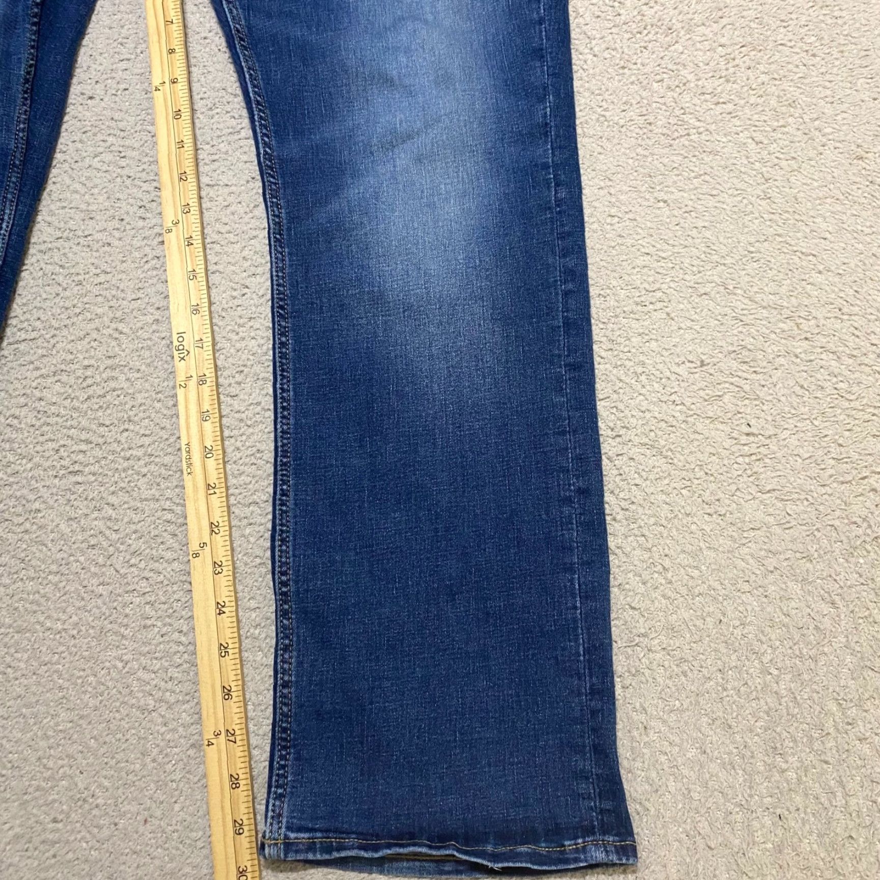 Old Navy Old Navy Jeans Mens 36x32 Blue Denim Medium Wash Straight Mid Rise Flex Waist Jeans Men 36 Blue Medium Wash Straight 5-Pocket Denim Regular Fit 2000s? Size US 36 / EU 52 - 6 Thumbnail