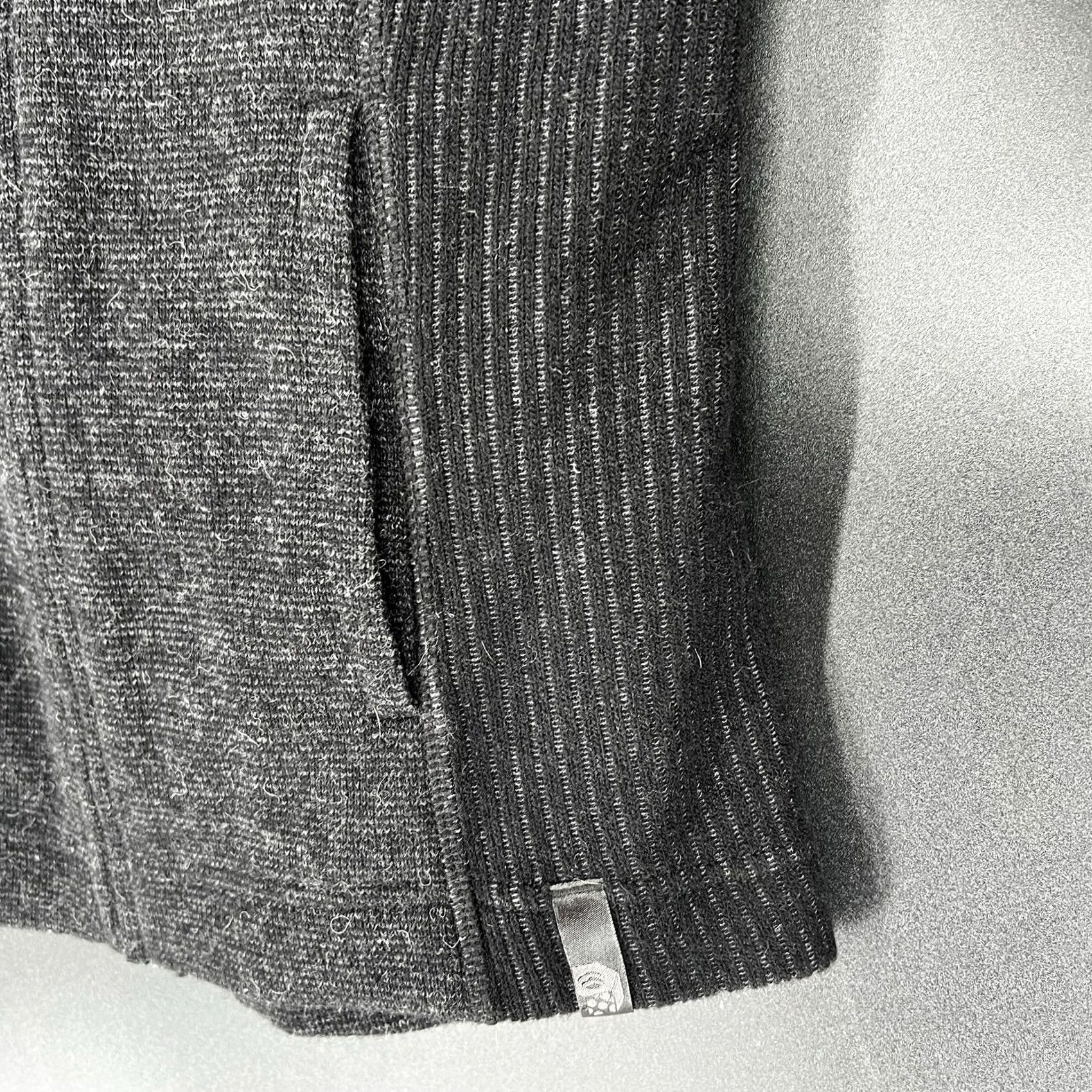 Mountain Hardwear Mountain Hardwear Sarafin Jacket Wool Blend Womens Size XS Black and Gray Size XS / US 0-2 / IT 36-38 - 6 Thumbnail