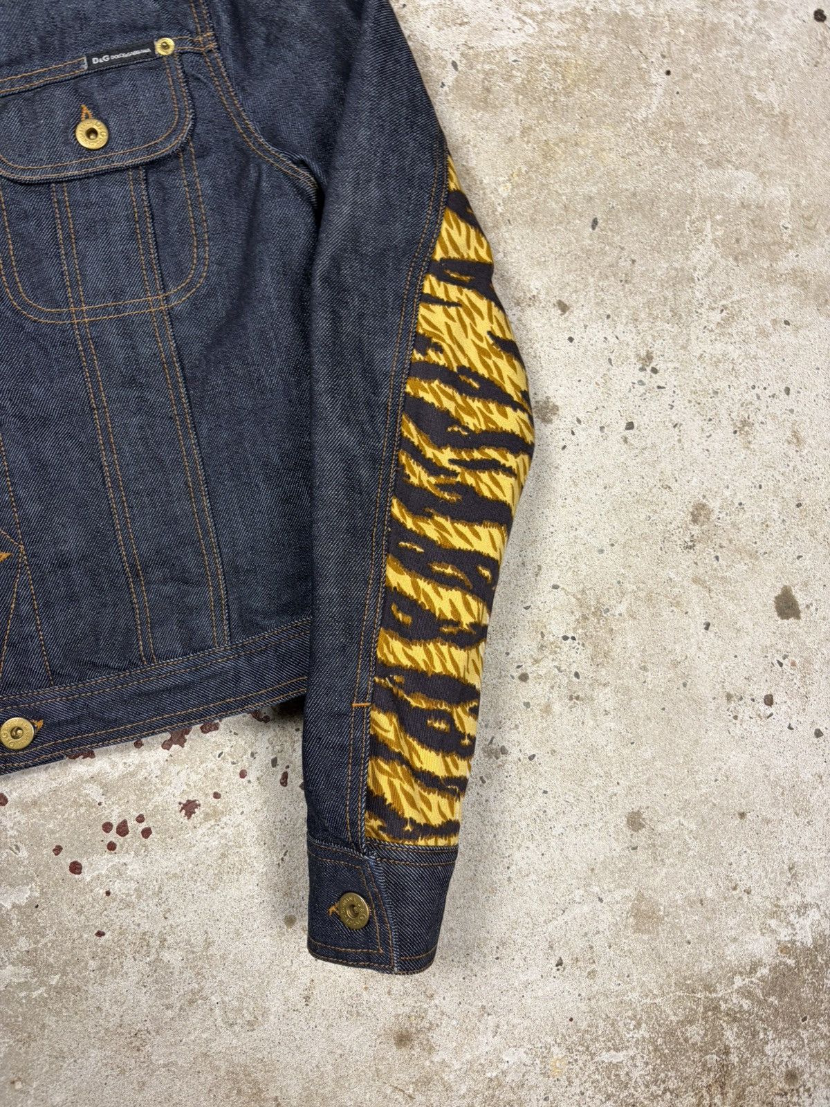 Dolce & Gabbana 2000s Dolce & Gabbana Hybrid Denim & Tiger Print Jacket Size XS / US 0-2 / IT 36-38 - 4 Thumbnail