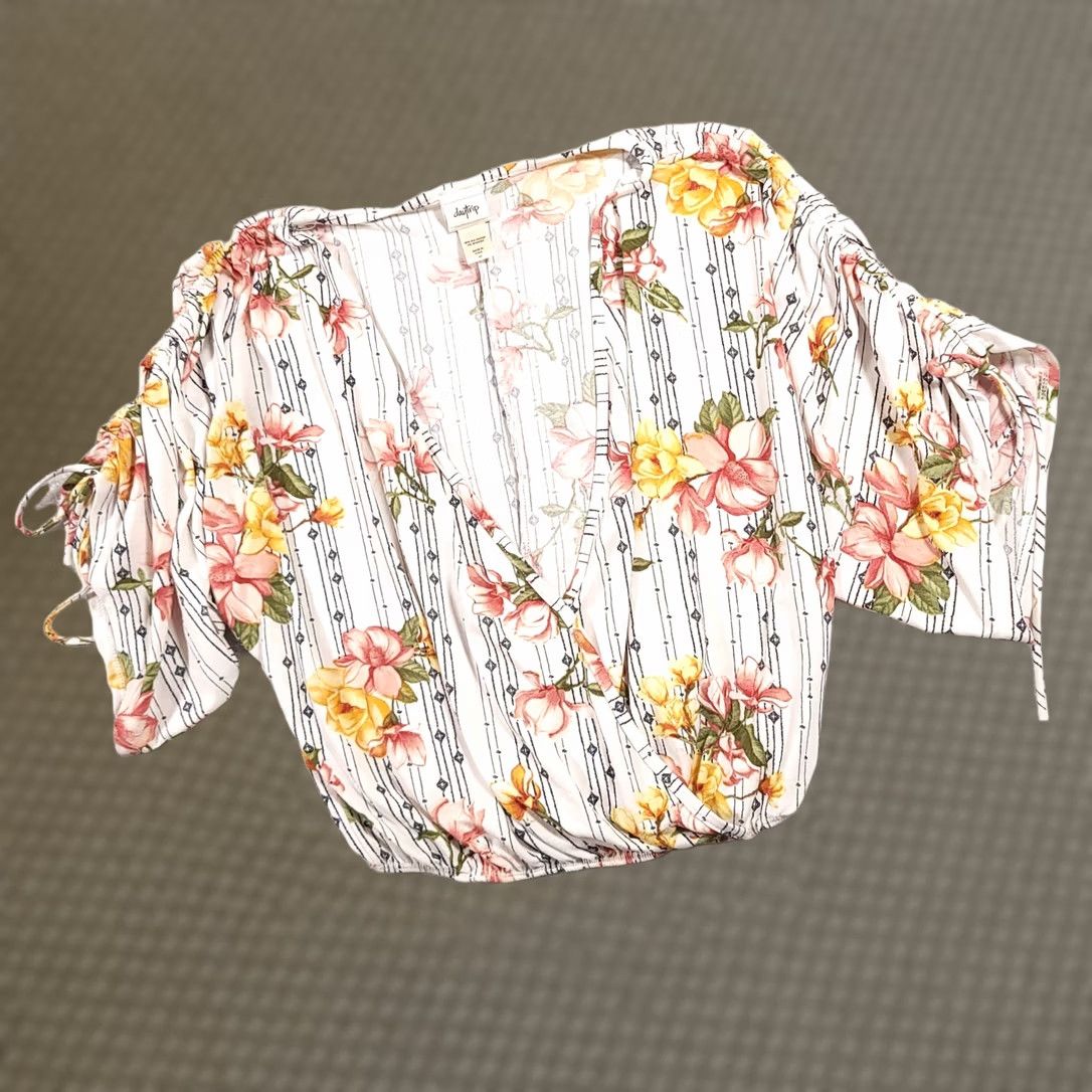 Vintage Daytrip Shirt Women's M Floral Surplice V-Neck Wide Half Sleeve Crop USA Shirt Women Size M / US 6-8 / IT 42-44 - 1 Thumbnail
