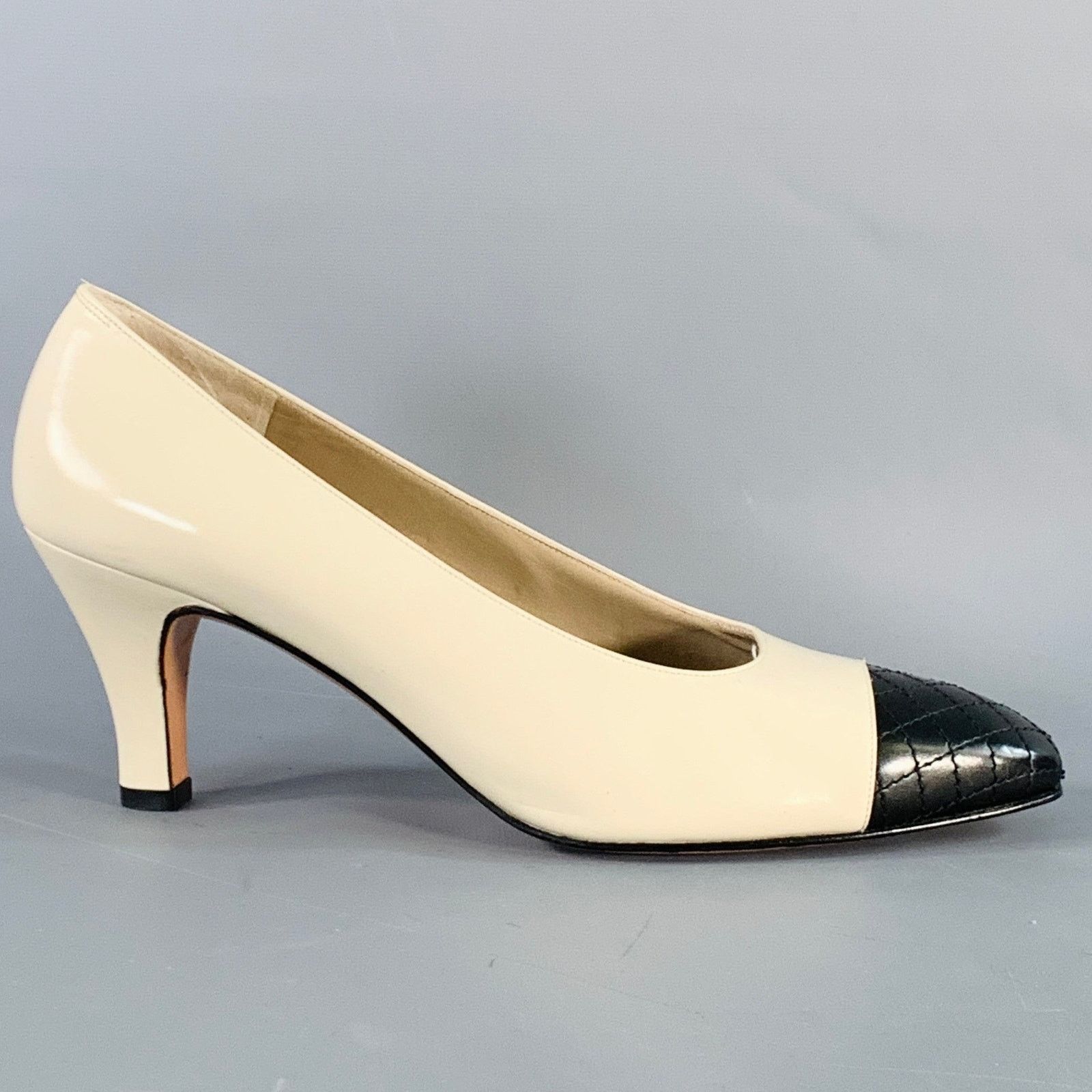 Salvatore Ferragamo Size 9 Beige Black Leather Quilted Cap Toe Pumps Size US 9 / IT 39 - 2 Thumbnail