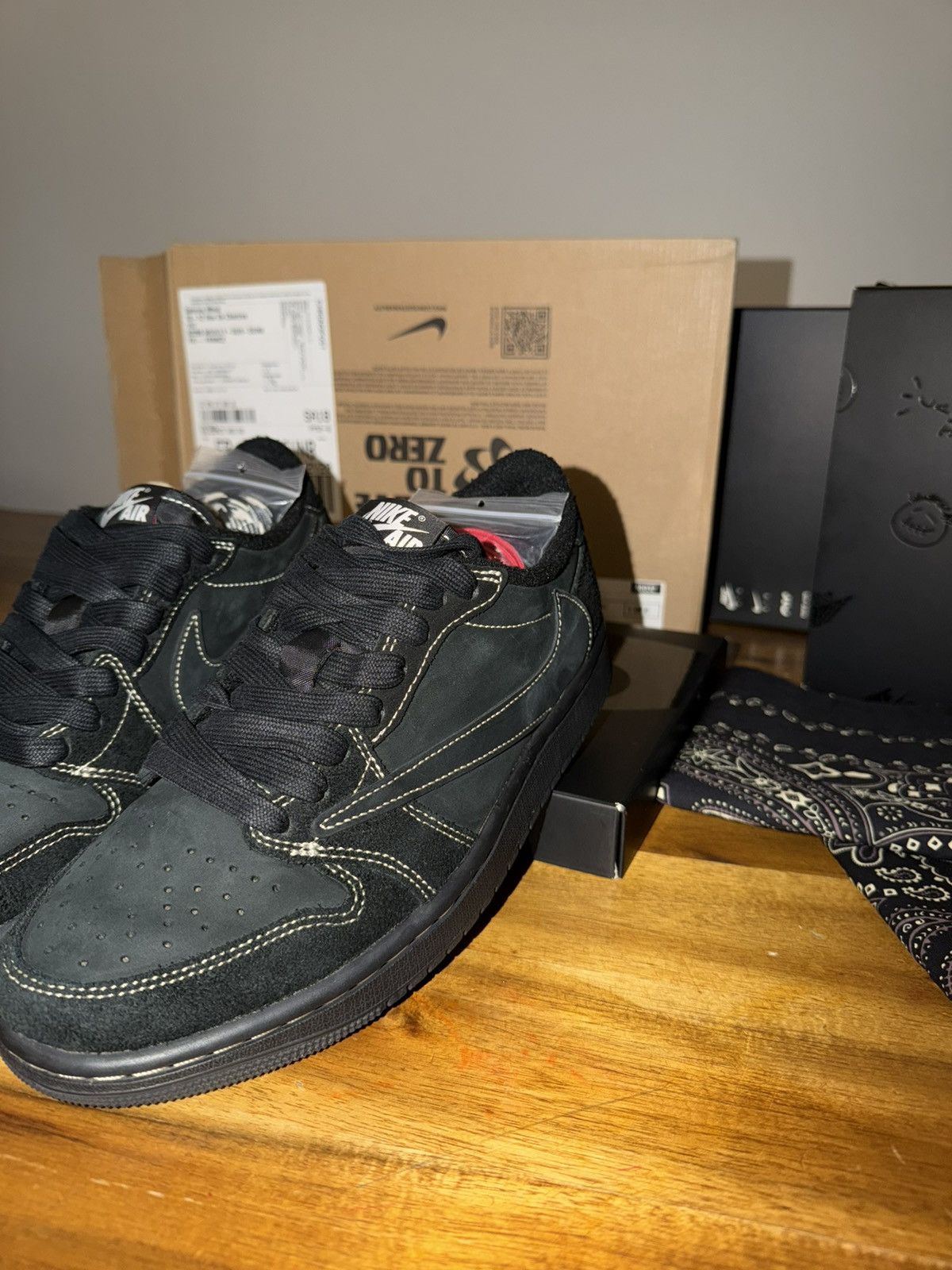 Nike × Travis Scott Jordan 1 Retro Low OG SP x Travis Scott "Black Phantom" Size US 7 / EU 40 - 2 Thumbnail