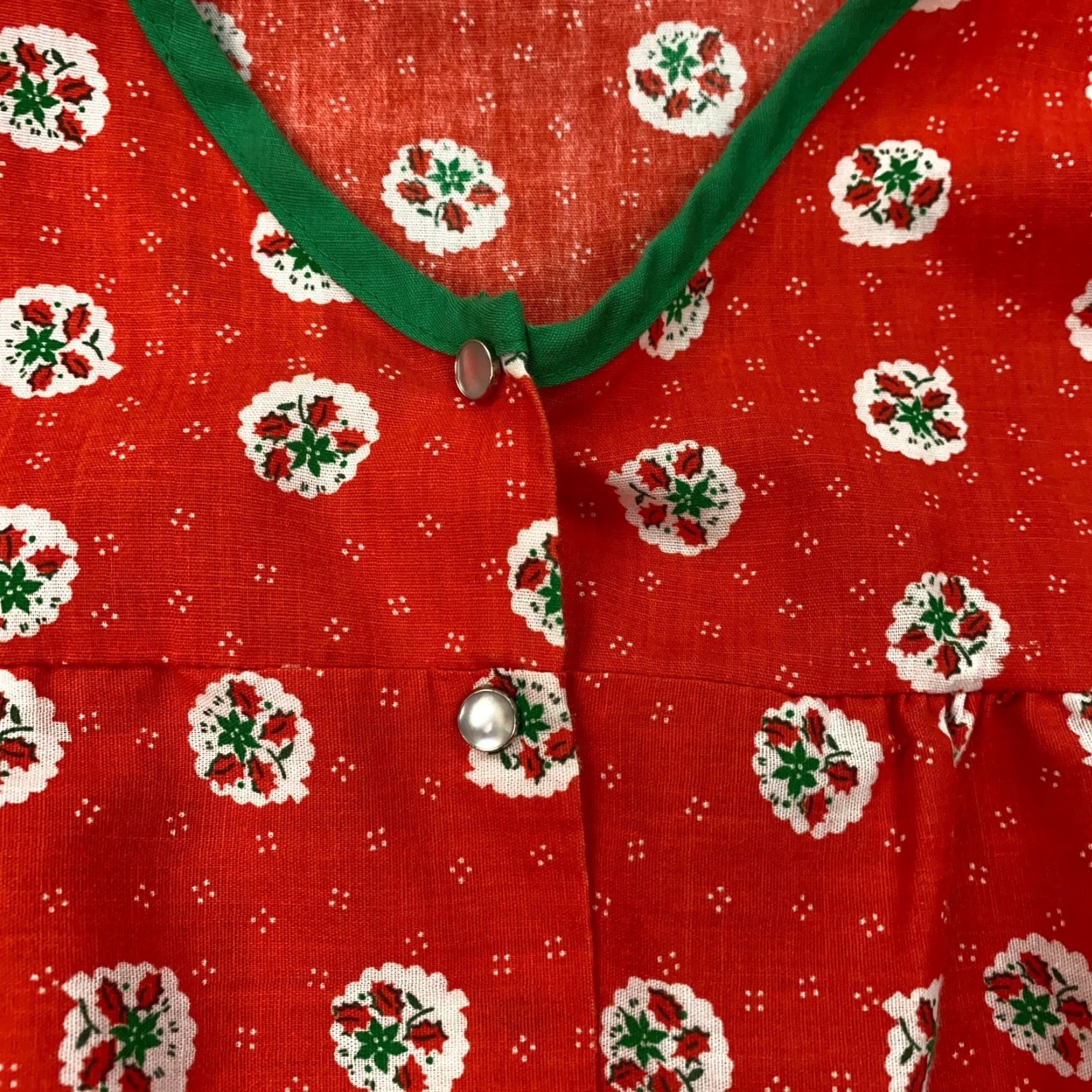Vintage VINTAGE izzys Blouse Top Womens M Red Christmas Holiday Floral Sleeveless Button-Up Snap Neck V-Neck Casual Workwear Pockets Zn Size M / US 6-8 / IT 42-44 - 5 Thumbnail