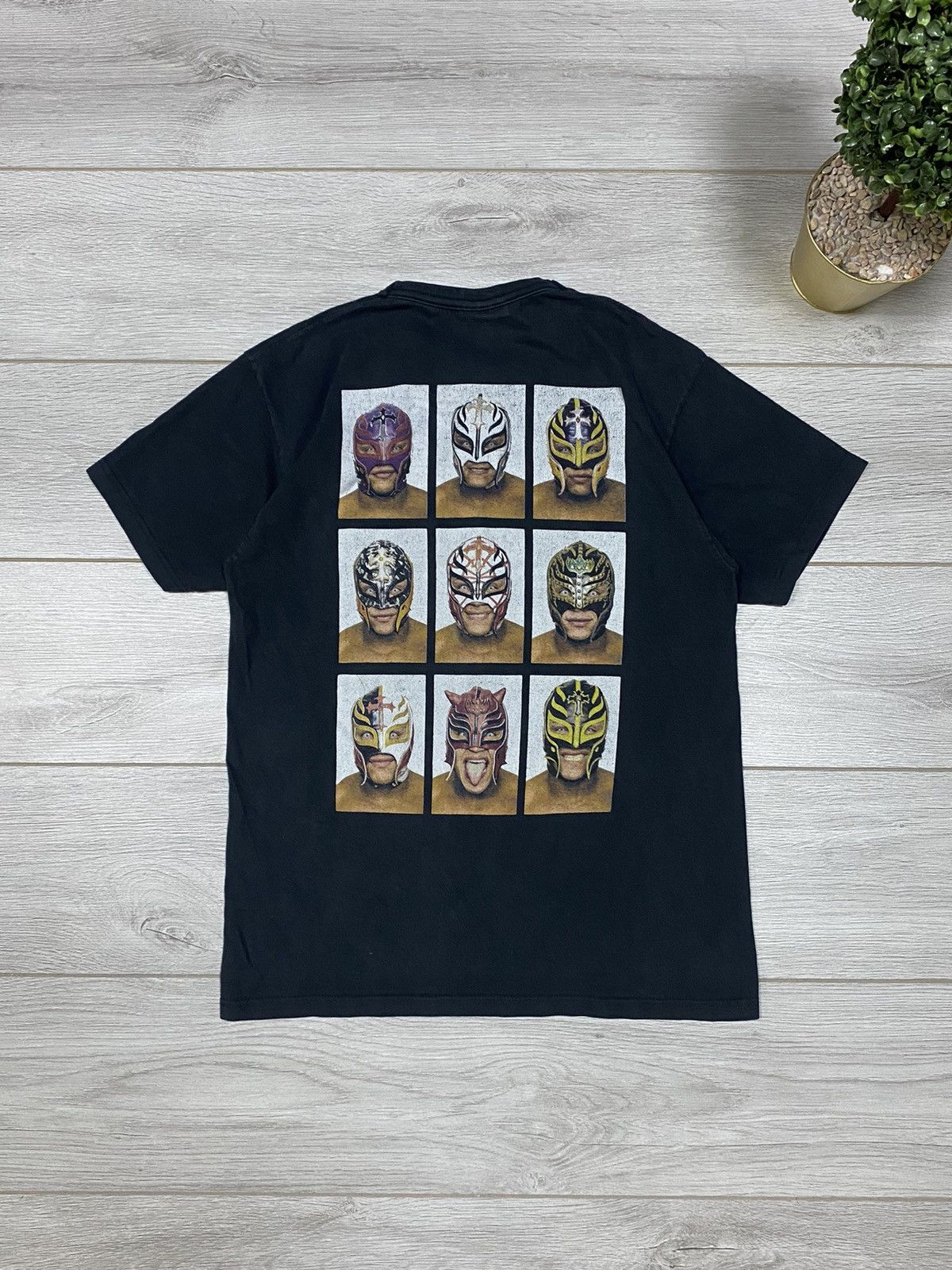 WWE Rey Misterio Vintage wwe 2002 t-shirt Size US M / EU 48-50 / 2 - 2 Thumbnail
