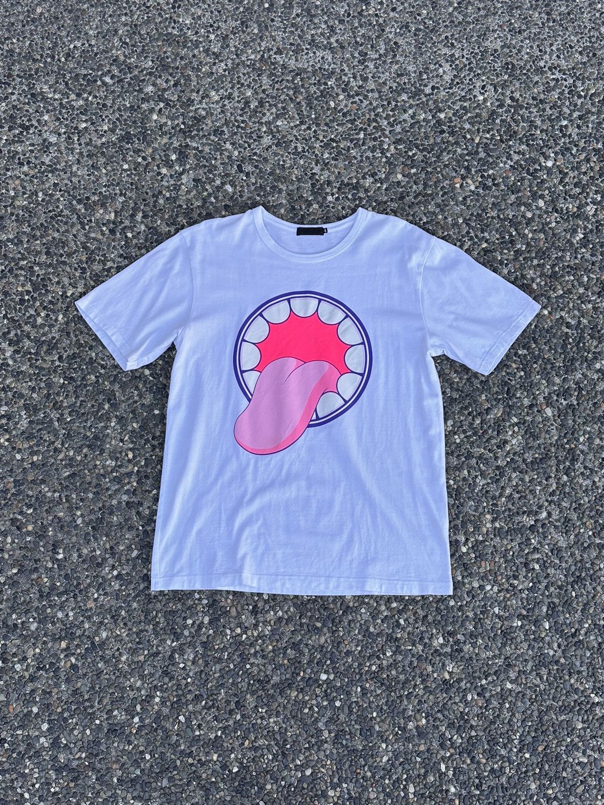 Kaws × Medicom Toy × Original Fake 00's Original Fake chomper touge tee Size US XL / EU 56 / 4 - 1 Thumbnail