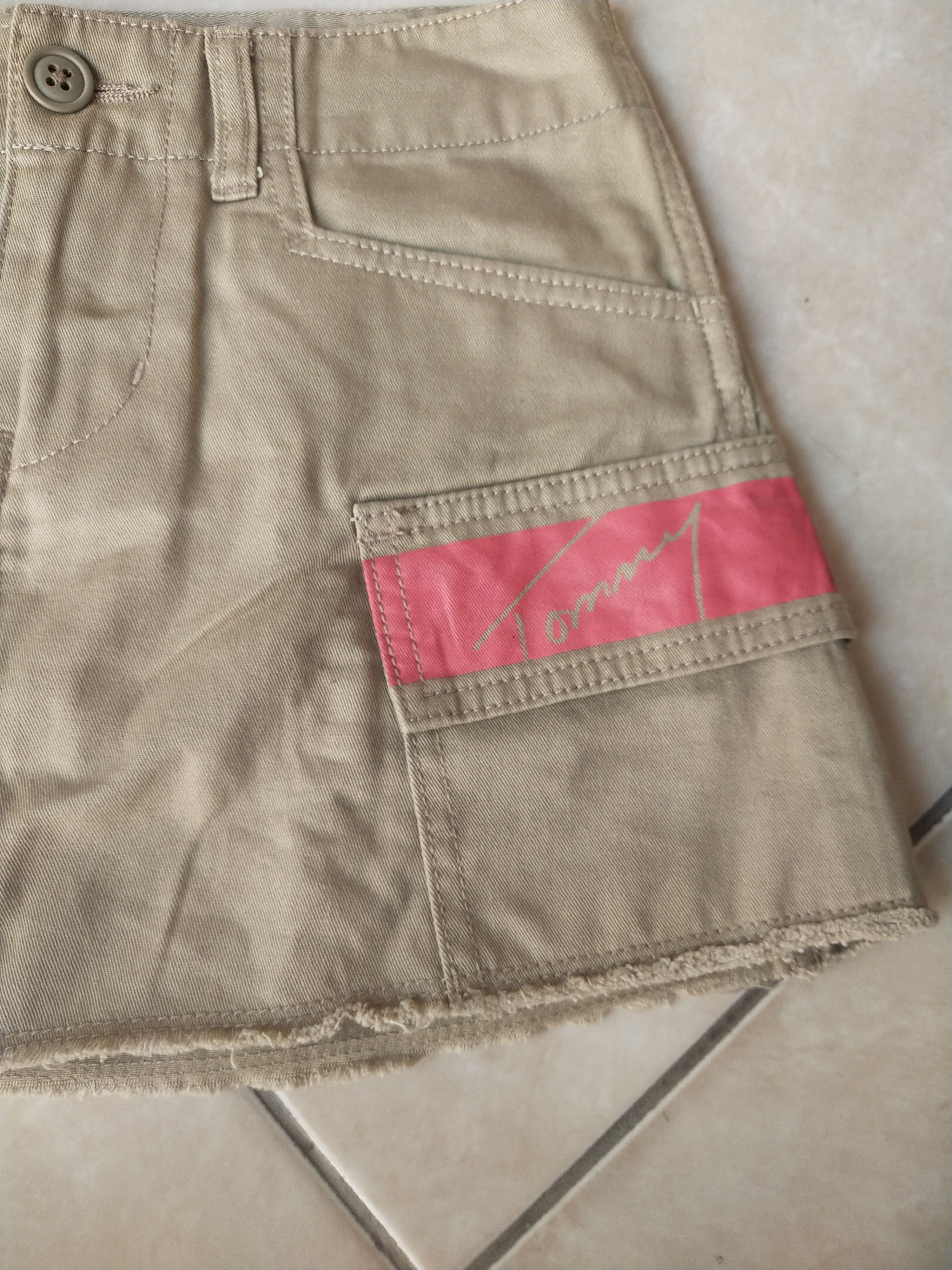 Tommy Hilfiger Tommy Hilfiger Japan Y2K Khaki Mini Skirt NYC Graphic Size 30" / US 8 / IT 44 - 5 Thumbnail
