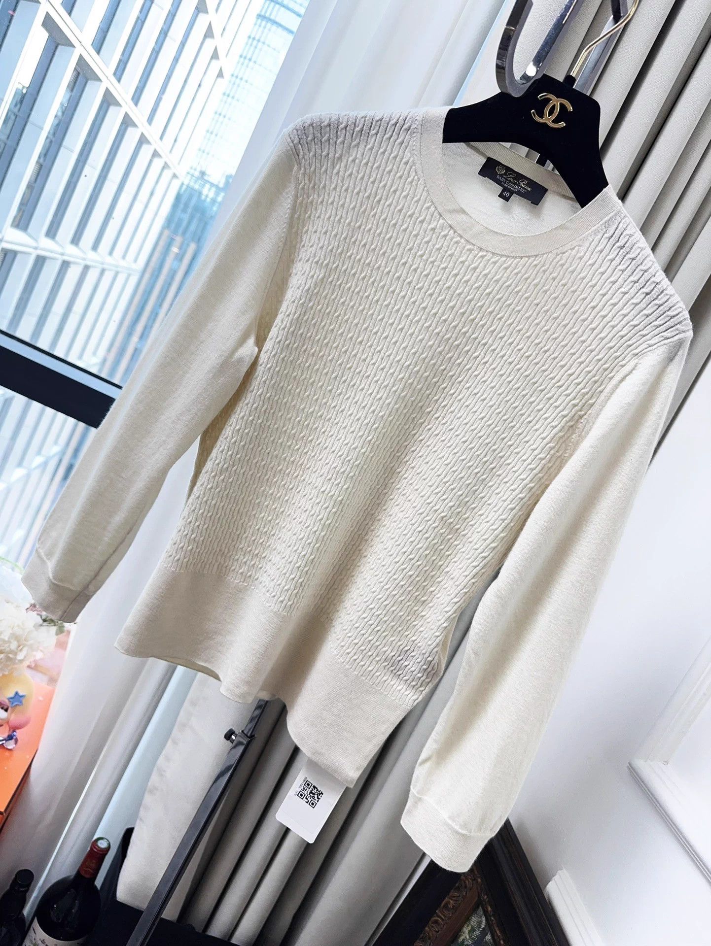 Loro Piana Loro Piana ivory cable knit sweater 40 EU like new Size M / US 6-8 / IT 42-44 - 1 Thumbnail