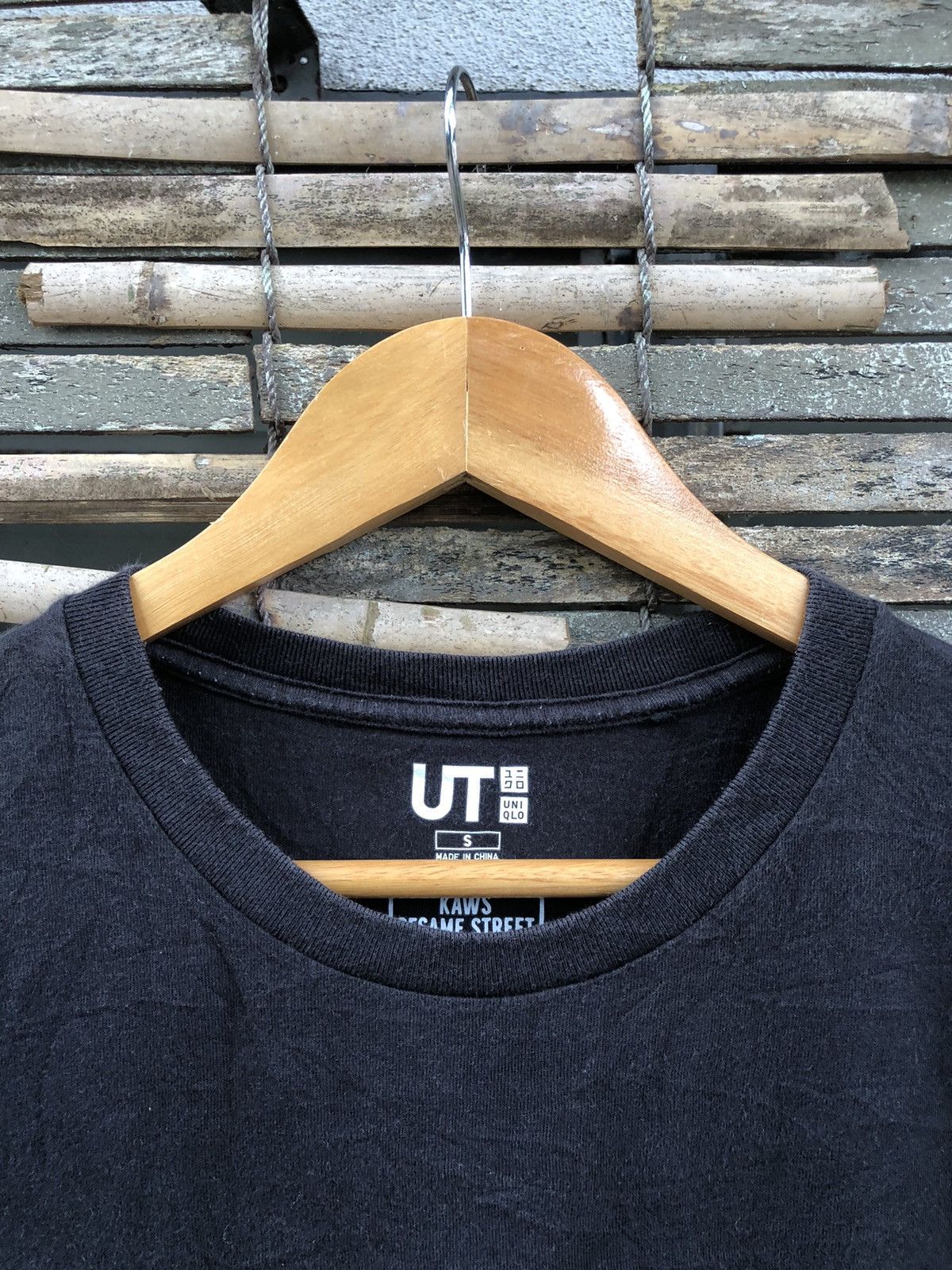 Japanese Brand × Vintage Vintage UT x Kaws Sesama Street Japanese Brands Tshirt Size US M / EU 48-50 / 2 - 7 Thumbnail