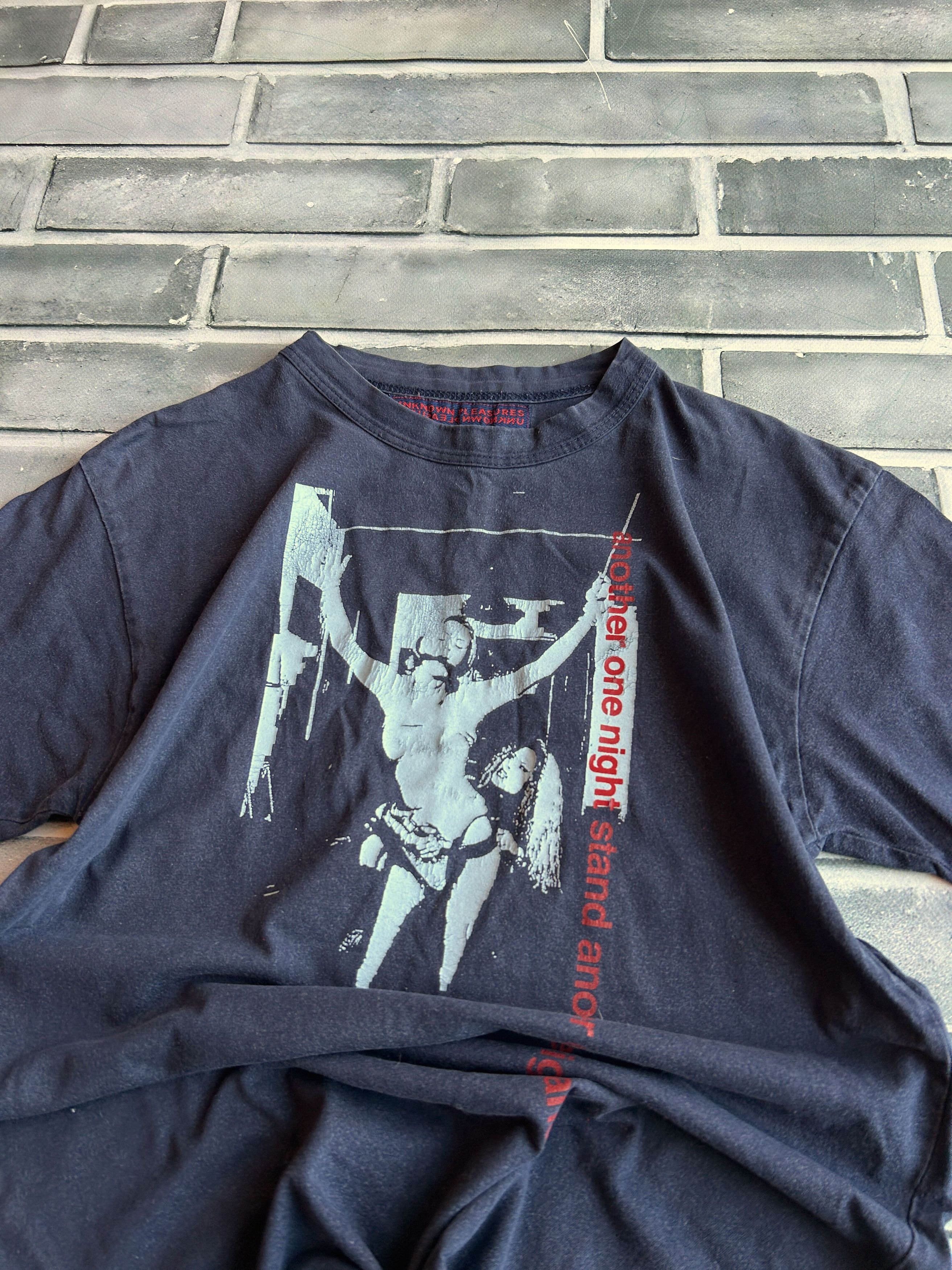 Unknown London Unknown Pleasures Graphic T Shirt Black Indie Rock Band Tee Size US S / EU 44-46 / 1 - 1 Thumbnail