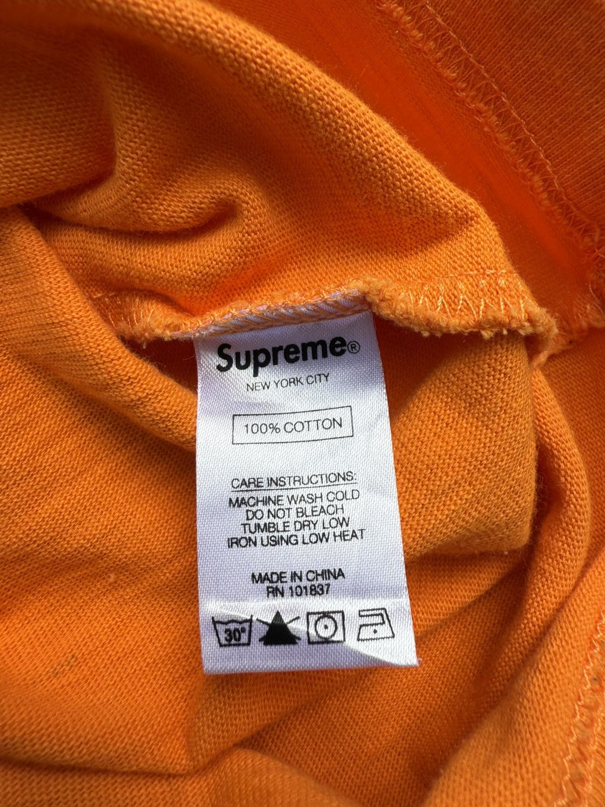 90’s SUPREME RARE POCKET LOGO Y2K RETRO VINTAGE TSHIRT TEE
