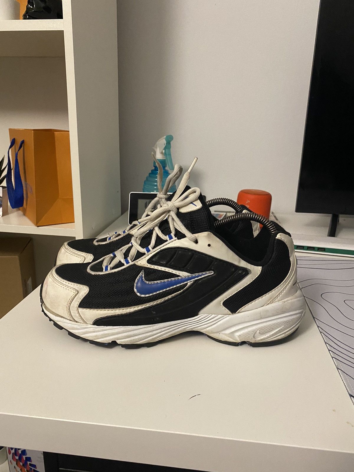 Nike × Vintage Vintage Nike Anodyne - 2000 Silver/Blue Size US 9 / EU 42 - 1 Thumbnail