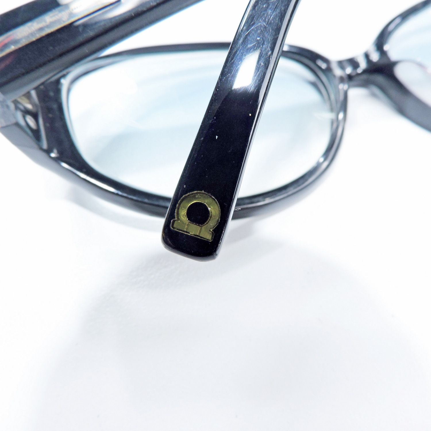 Salvatore Ferragamo SALVATORE FERRAGAMO SUNGLASSES [2132 101] Size ONE SIZE - 9 Thumbnail