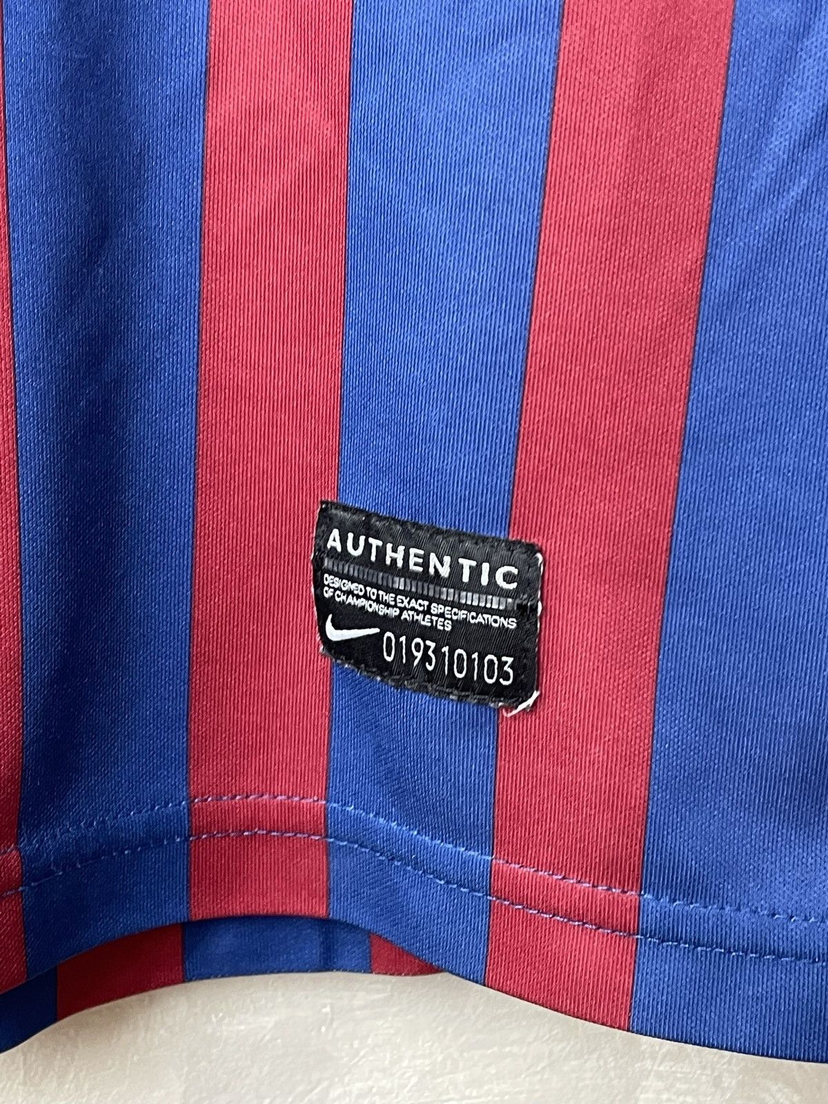 Vintage BARCELONA 2011 2012 HOME FOOTBALL JERSEY SOCCER Shirt NIKE Size US M / EU 48-50 / 2 - 5 Thumbnail