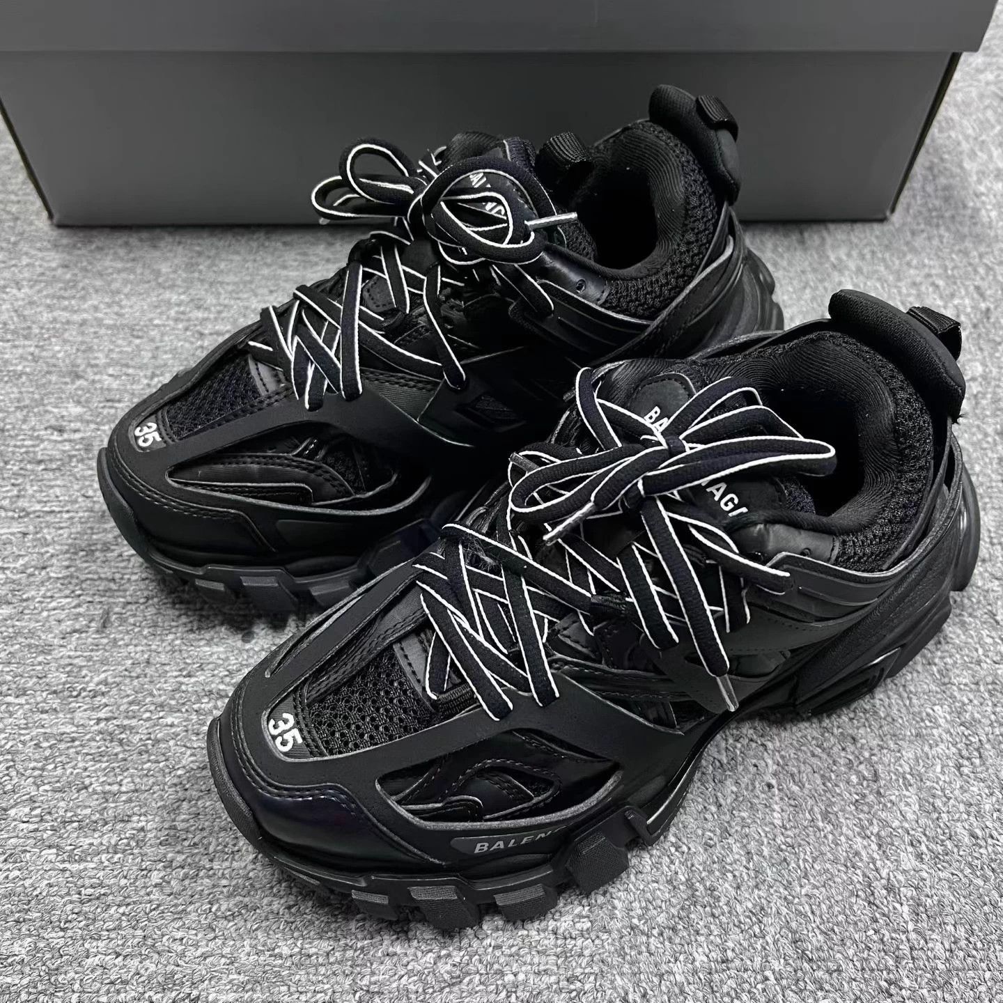 Balenciaga Balenciaga Track laced pendant low-top dad shoes blk Size US 4 / IT 34 - 2 Thumbnail