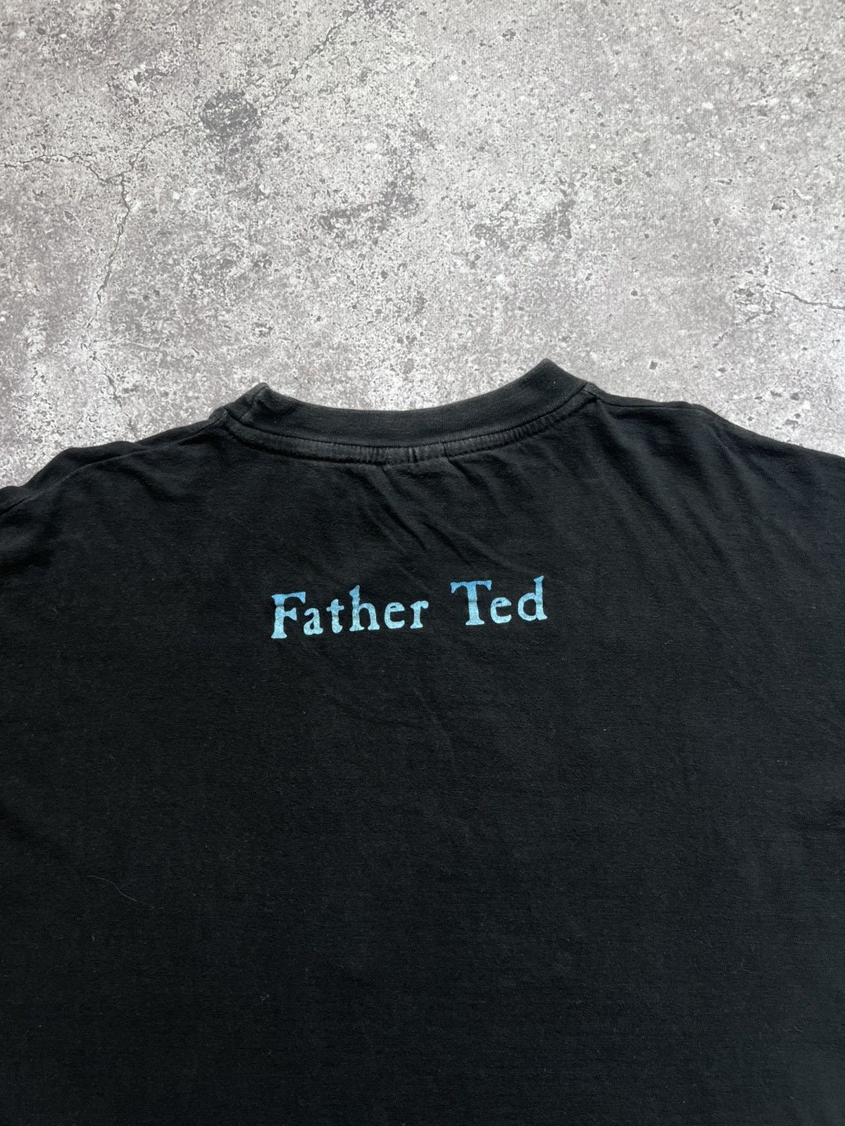 Vintage Vintage 90s Father Ted Drink Feck Girls Arse T-shirt Size US XL / EU 56 / 4 - 16 Thumbnail