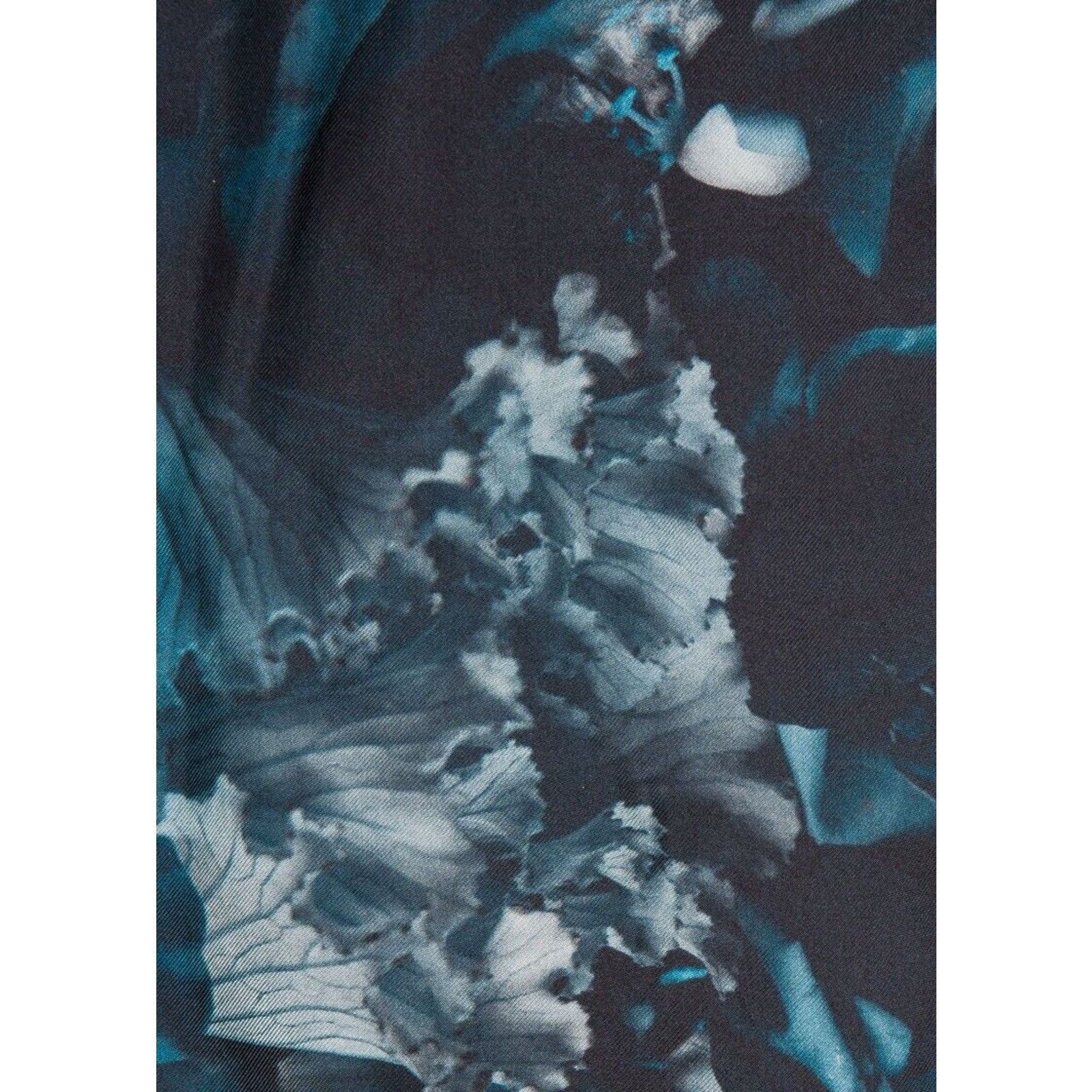 Paul Smith NWT Paul Smith $195 floral silk/wool scarf, made in Italy. Size ONE SIZE - 4 Thumbnail