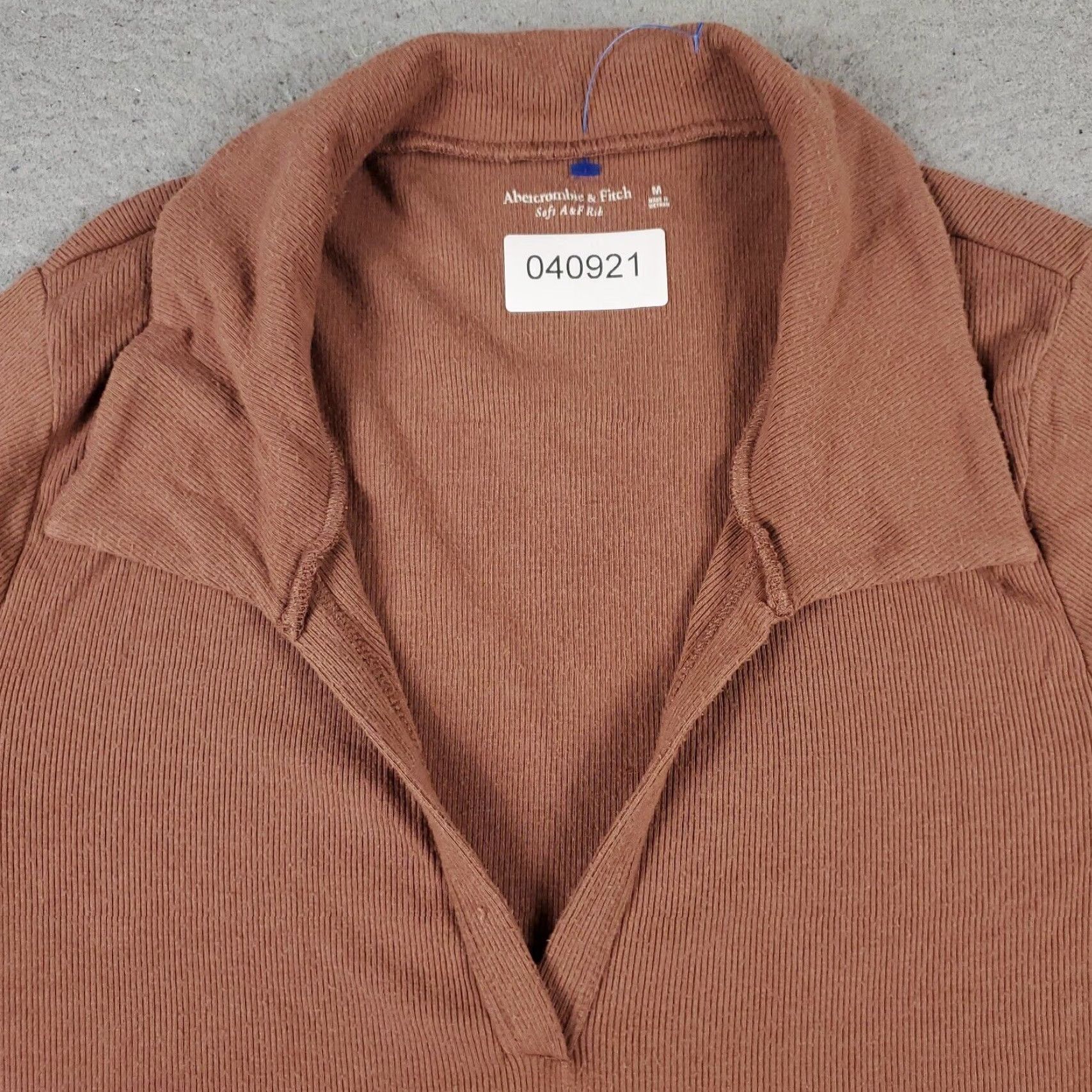 Abercrombie & Fitch Abercrombie & Fitch Polo Shirt Womens Medium Beige Short Sleeve Crop Top Ladies Size M / US 6-8 / IT 42-44 - 2 Thumbnail